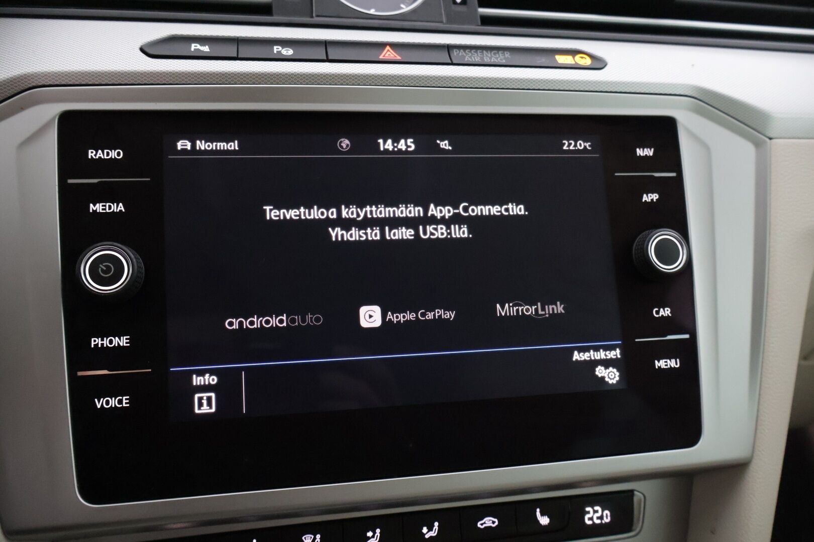 Volkswagen Passat 2017 Variant Football Edition 1,4 TSI, DSG-automaatti * Webasto / ACC / Facelift / Keyless go / ErgoComfort * - *Jakohihna vaihdettu 11/22 / Kahdet renkaat aluvanteilla*