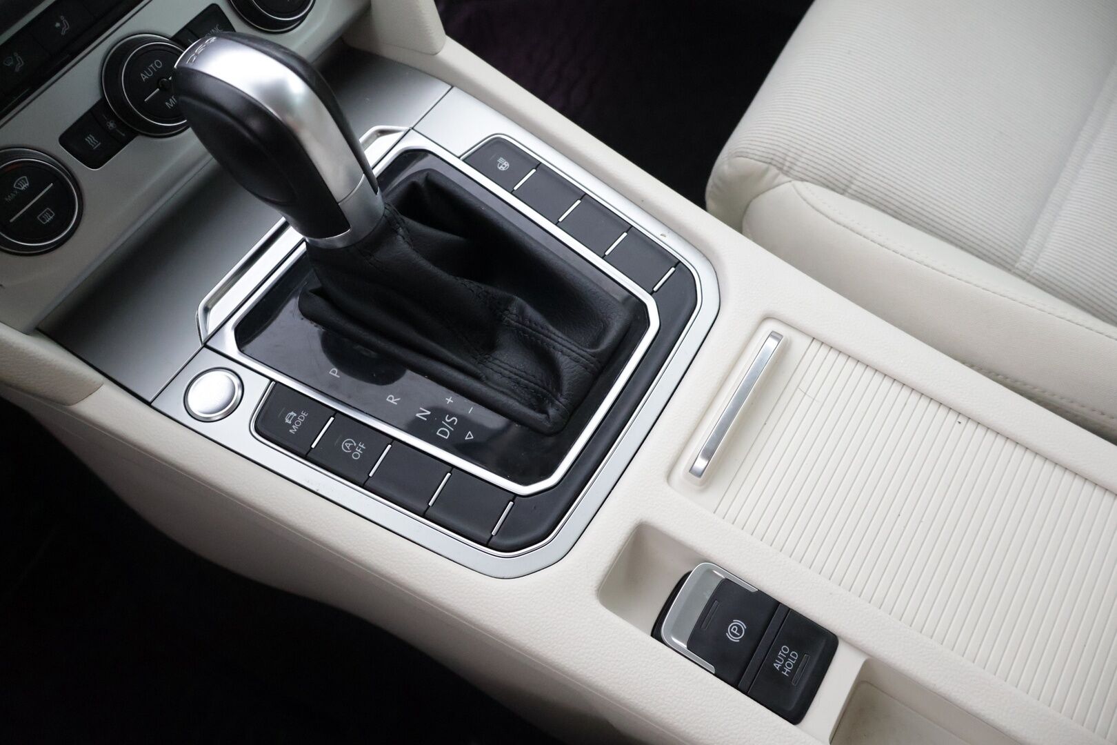Volkswagen Passat 2017 Variant Football Edition 1,4 TSI, DSG-automaatti * Webasto / ACC / Facelift / Keyless go / ErgoComfort * - *Jakohihna vaihdettu 11/22 / Kahdet renkaat aluvanteilla*