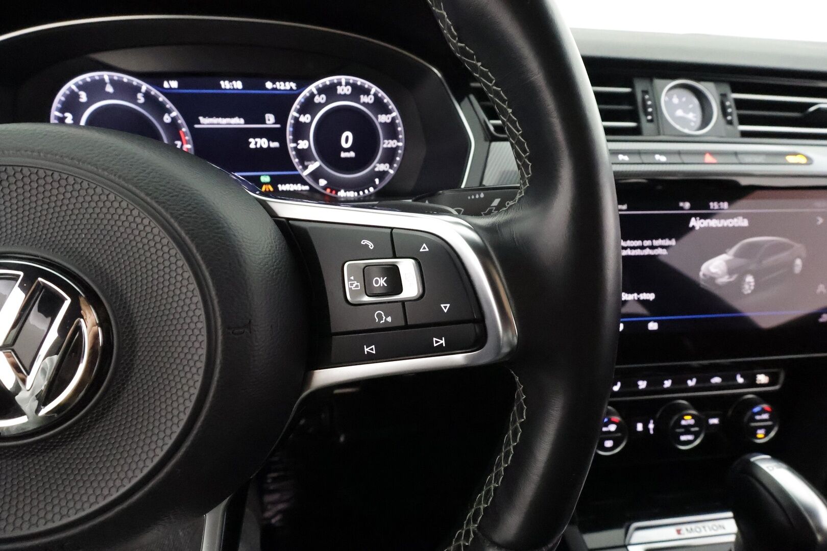 Volkswagen Arteon 2018 R-Line 2,0 TSI 206 kW 4MOTION DSG * ACC / P.kamera / Adapt.LED / Koukku / Webasto / Lasikattoluukku / Keyless * - Suomi-auto / Kahdet renkaat aluvanteilla / Hyvät varusteet - HULLUT AVAJAISHULINAT KORKOTARJOUS 3,29 %