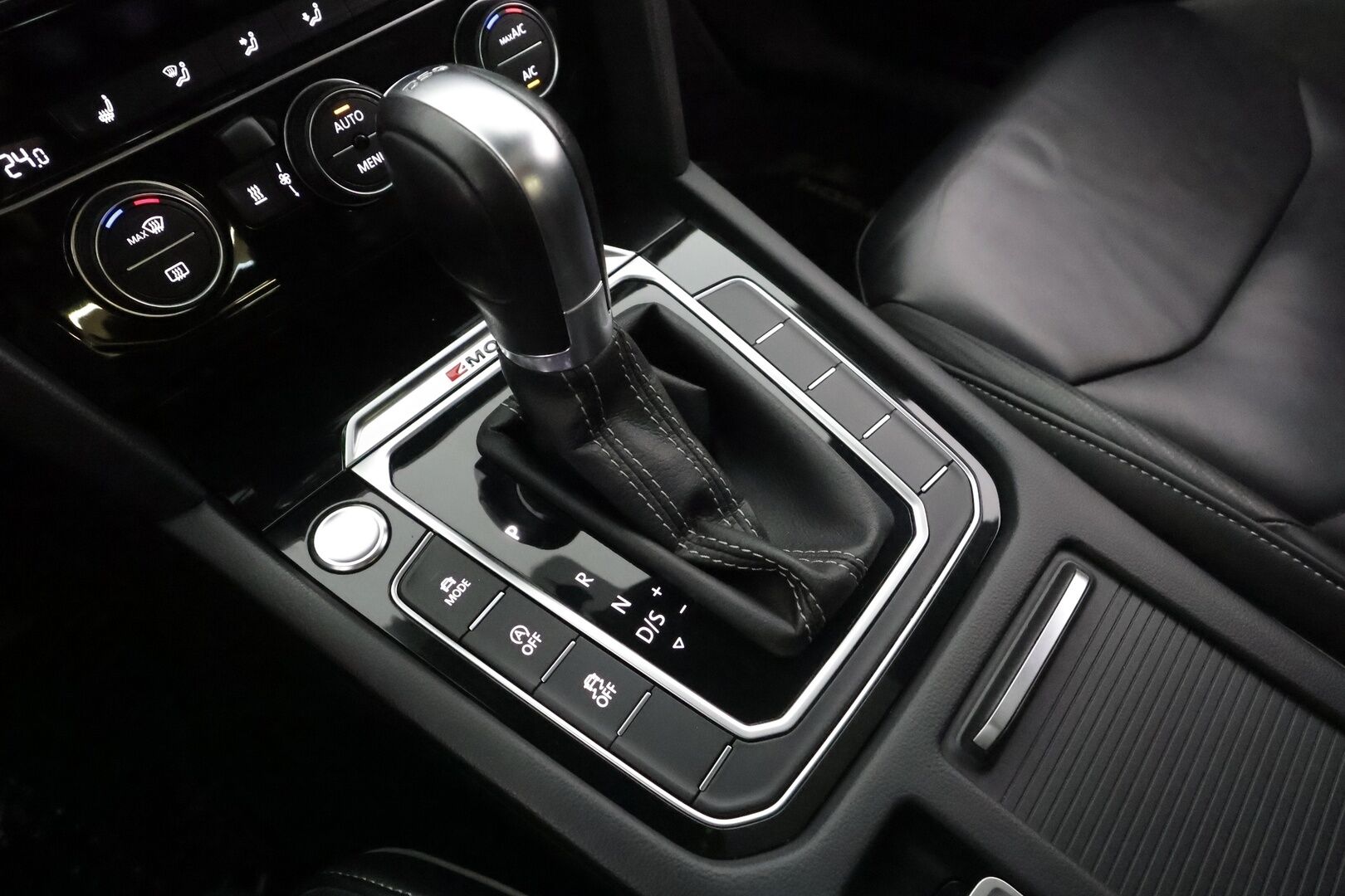 Volkswagen Arteon 2018 R-Line 2,0 TSI 206 kW 4MOTION DSG * ACC / P.kamera / Adapt.LED / Koukku / Webasto / Lasikattoluukku / Keyless * - Suomi-auto / Kahdet renkaat aluvanteilla / Hyvät varusteet - HULLUT AVAJAISHULINAT KORKOTARJOUS 3,29 %