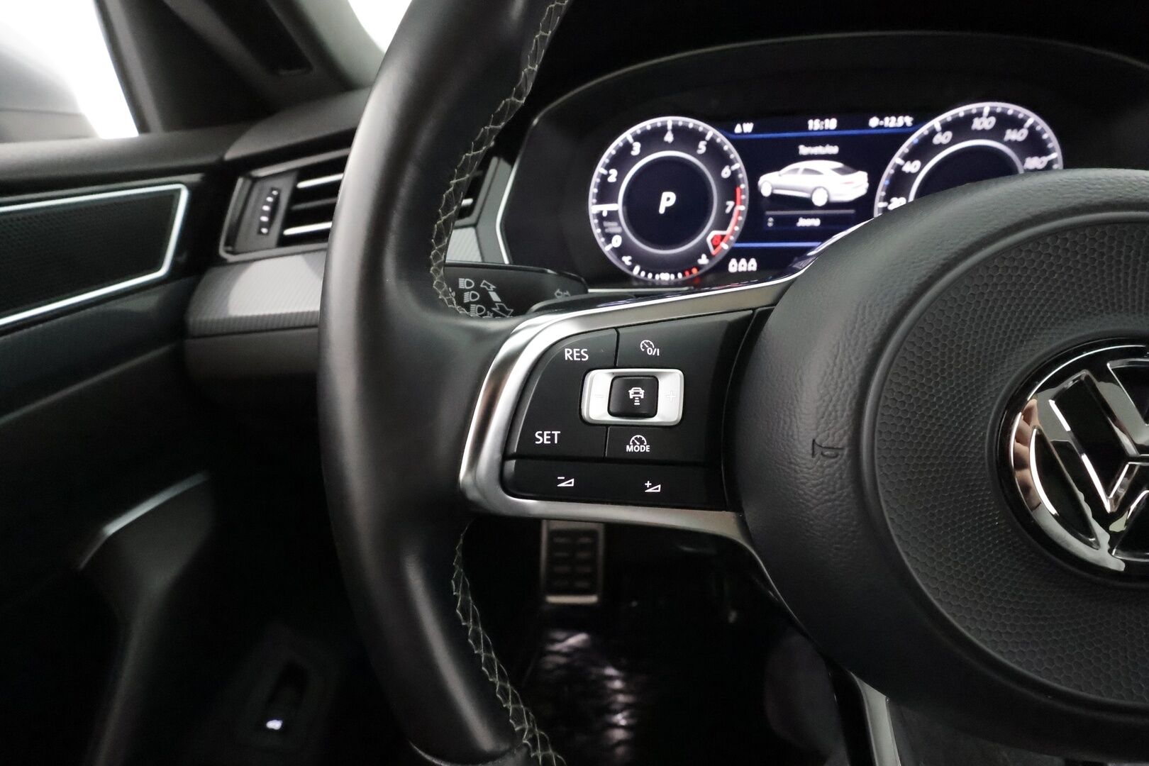 Volkswagen Arteon 2018 R-Line 2,0 TSI 206 kW 4MOTION DSG * ACC / P.kamera / Adapt.LED / Koukku / Webasto / Lasikattoluukku / Keyless * - Suomi-auto / Kahdet renkaat aluvanteilla / Hyvät varusteet - HULLUT AVAJAISHULINAT KORKOTARJOUS 3,29 %