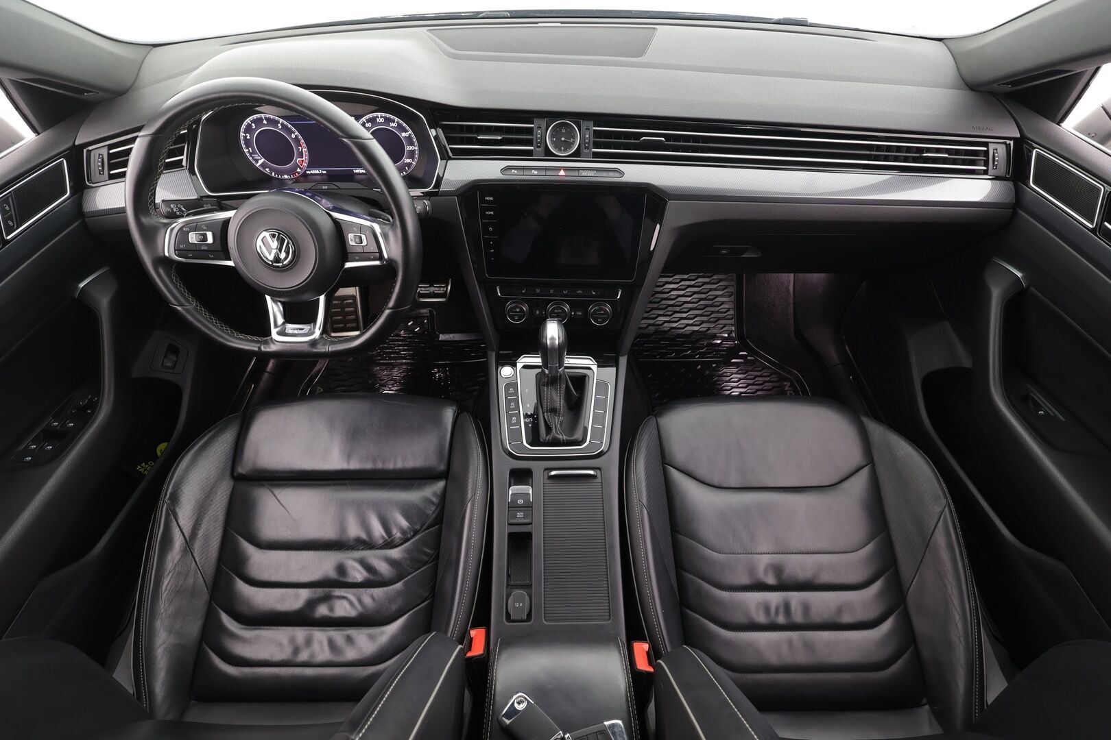 Volkswagen Arteon 2018 R-Line 2,0 TSI 206 kW 4MOTION DSG * ACC / P.kamera / Adapt.LED / Koukku / Webasto / Lasikattoluukku / Keyless * - Suomi-auto / Kahdet renkaat aluvanteilla / Hyvät varusteet - HULLUT AVAJAISHULINAT KORKOTARJOUS 3,29 %