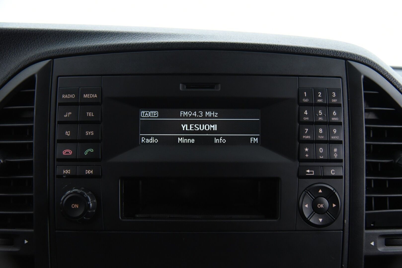 Mercedes-Benz Vito 2018 109 CDI Keskipitkä A2** ALV / Webasto / Bluetooth / Pariovet / Suomi auto ** - 2x Hyvät renkaat! / Loistokunnossa! - HULLU BLACKWEEK KORKOTARJOUS 2,49%