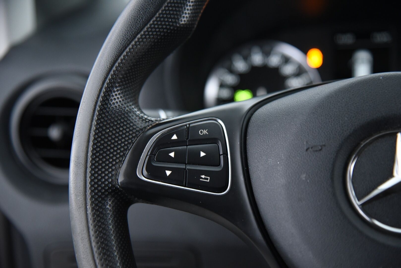 Mercedes-Benz Vito 2018 109 CDI Keskipitkä A2** ALV / Webasto / Bluetooth / Pariovet / Suomi auto ** - 2x Hyvät renkaat! / Loistokunnossa! - HULLU BLACKWEEK KORKOTARJOUS 2,49%