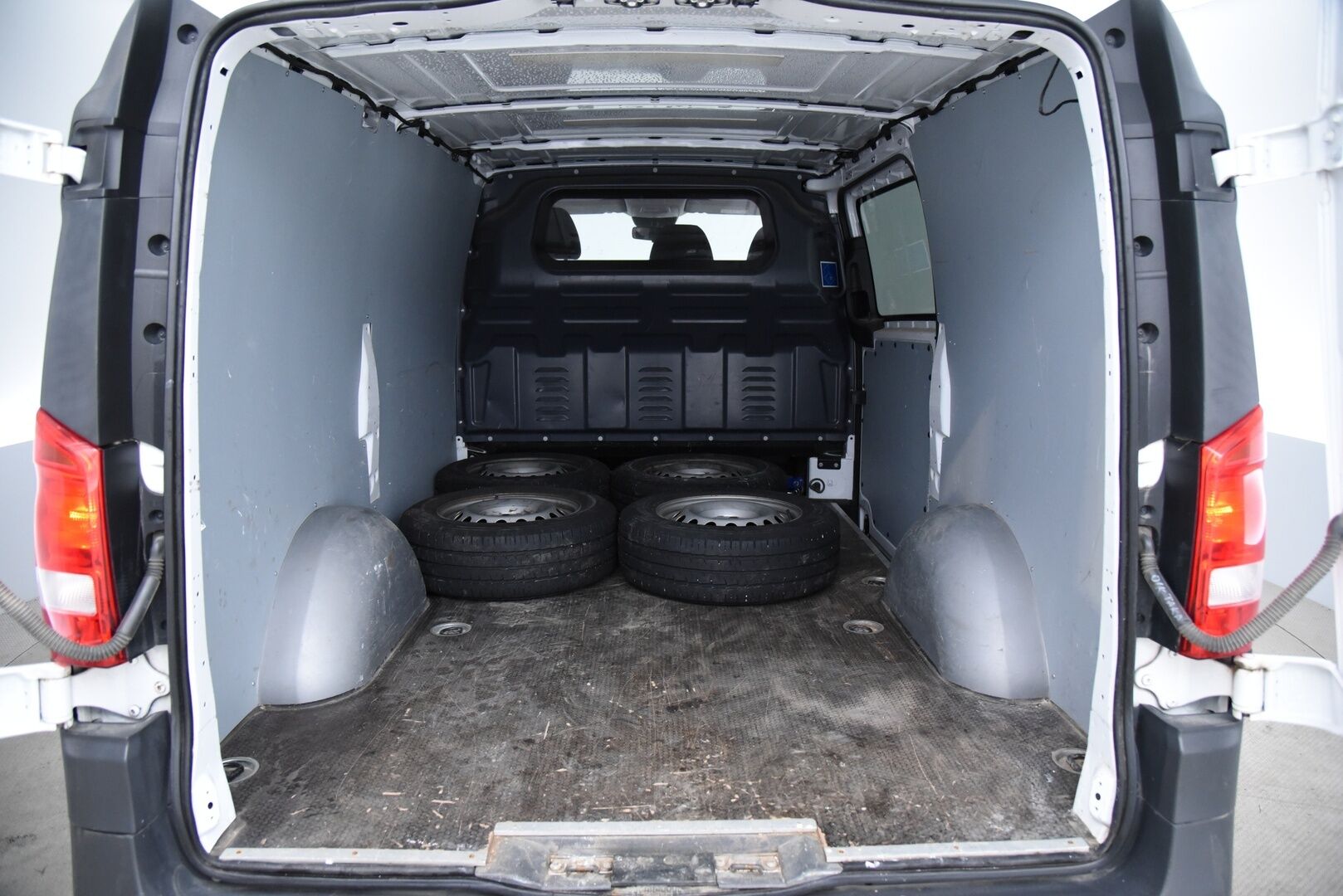 Mercedes-Benz Vito 2018 109 CDI Keskipitkä A2** ALV / Webasto / Bluetooth / Pariovet / Suomi auto ** - 2x Hyvät renkaat! / Loistokunnossa! - HULLU BLACKWEEK KORKOTARJOUS 2,49%