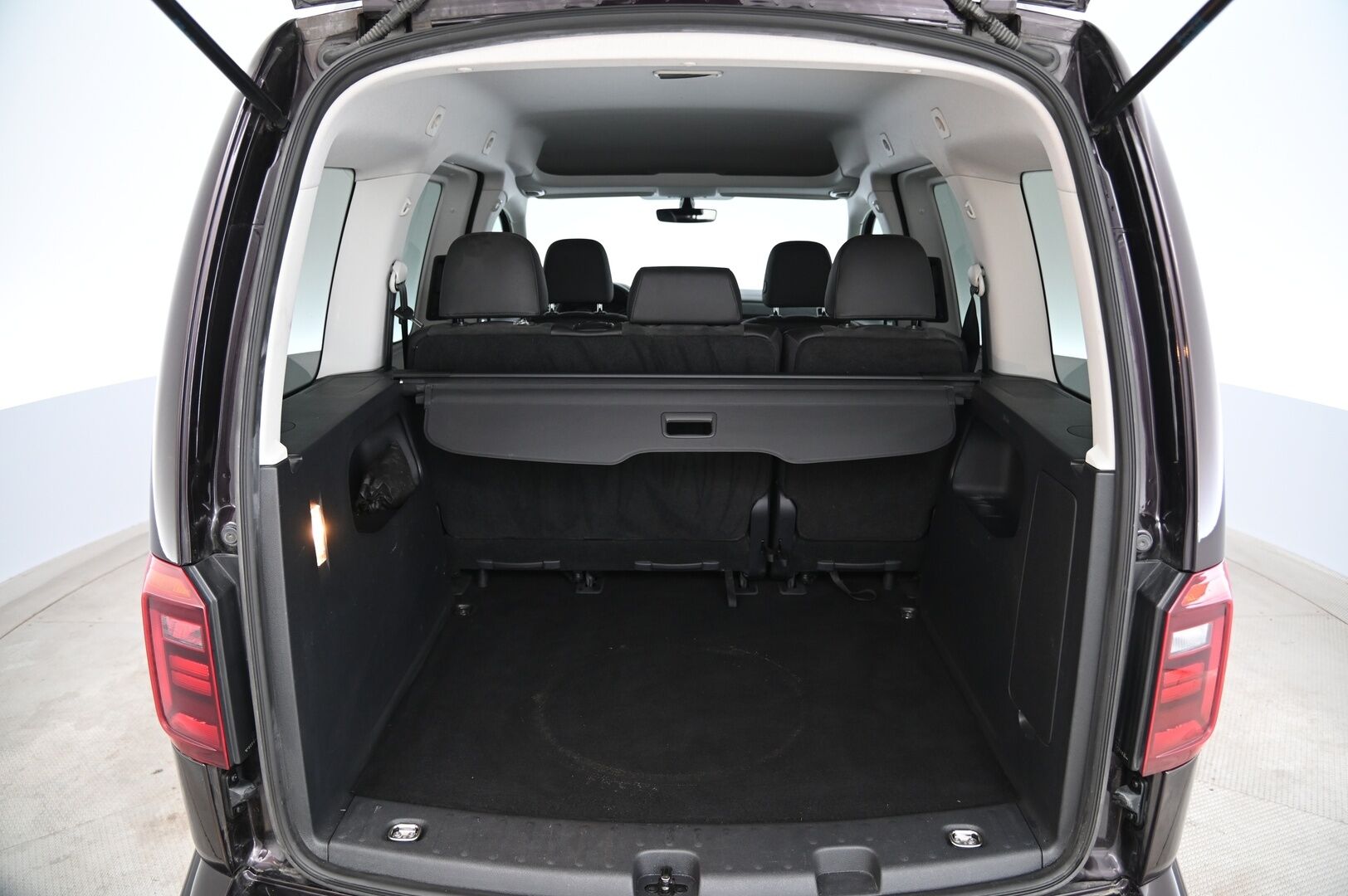 Volkswagen Caddy 2018 Highline 1,4 TSI 92kW bens *Webasto / Koukku / 5p / 1 omist / P. Tutka / Vakkari* - Suomi-auto / 2x alut / Xenon