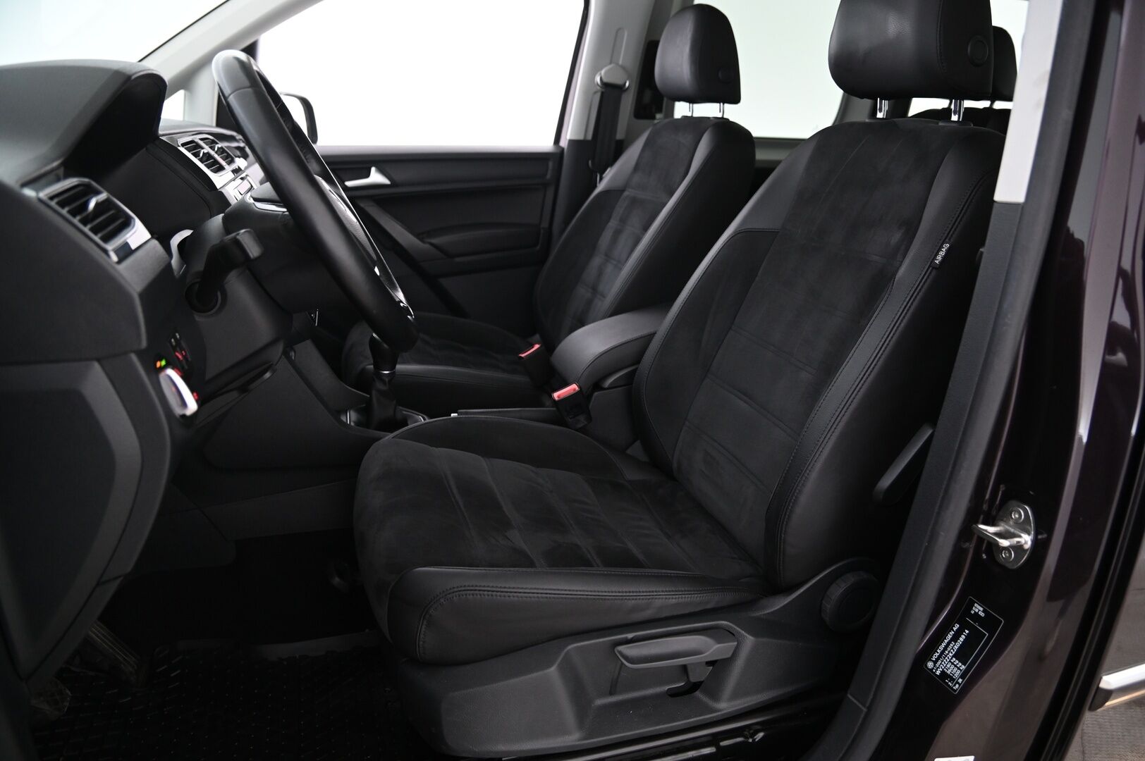 Volkswagen Caddy 2018 Highline 1,4 TSI 92kW bens *Webasto / Koukku / 5p / 1 omist / P. Tutka / Vakkari* - Suomi-auto / 2x alut / Xenon