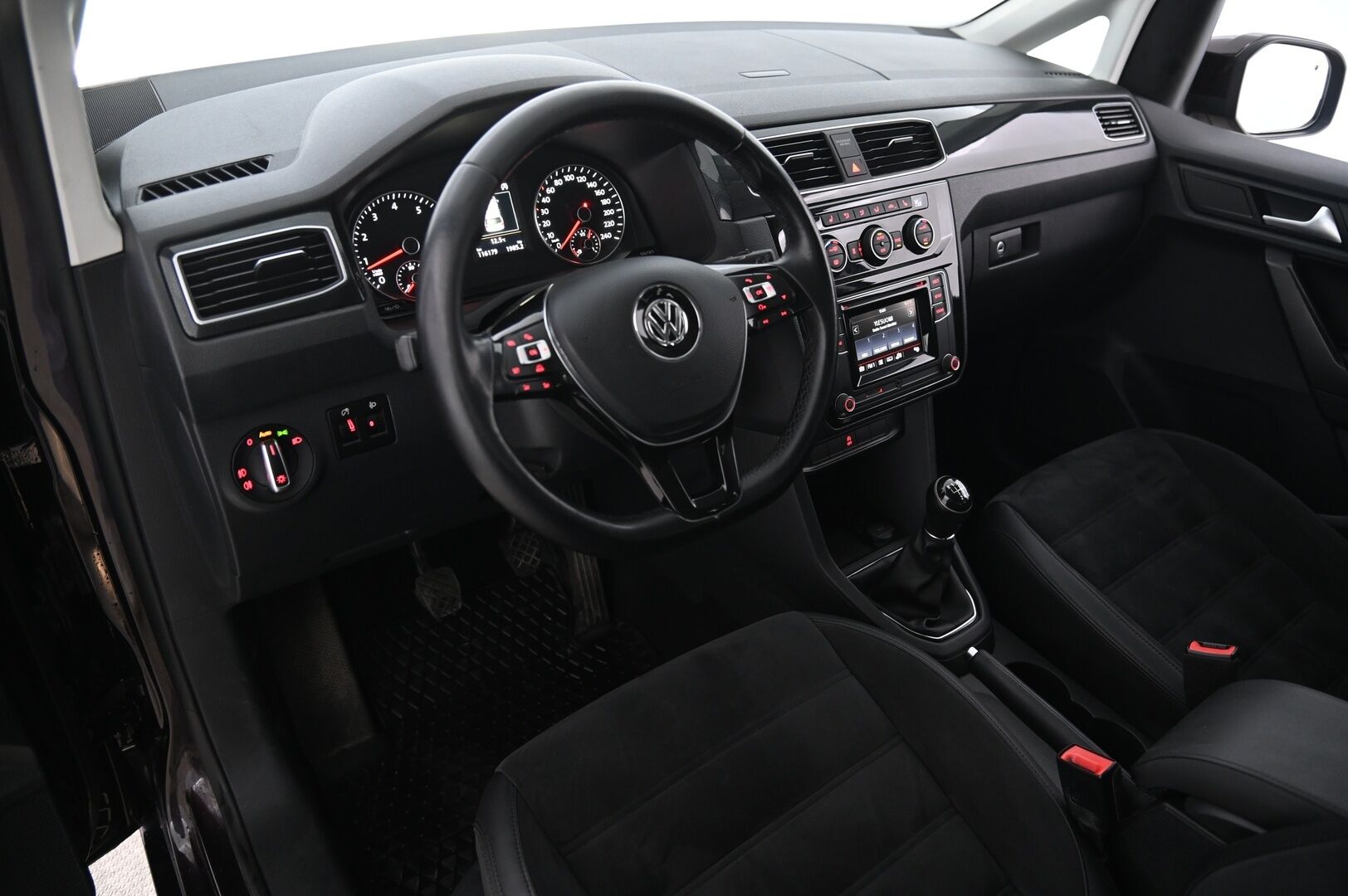 Volkswagen Caddy 2018 Highline 1,4 TSI 92kW bens *Webasto / Koukku / 5p / 1 omist / P. Tutka / Vakkari* - Suomi-auto / 2x alut / Xenon