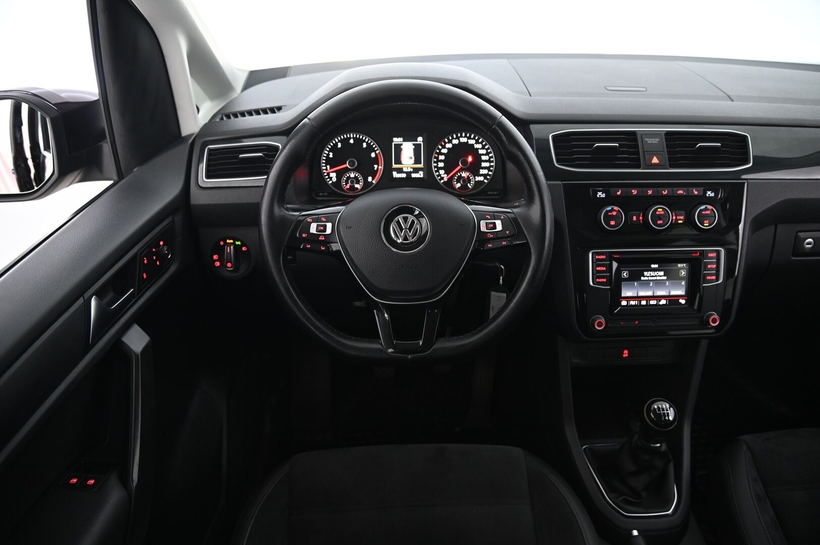 Volkswagen Caddy 2018 Highline 1,4 TSI 92kW bens *Webasto / Koukku / 5p / 1 omist / P. Tutka / Vakkari* - Suomi-auto / 2x alut / Xenon