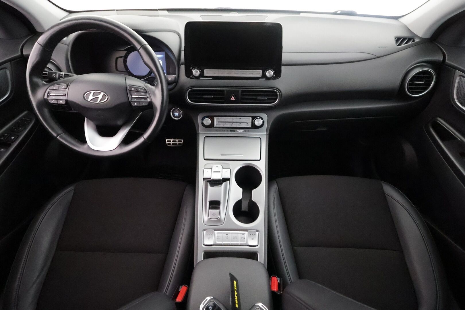 Hyundai KONA 2021 electric 64 kWh 204 hv Style MY20,5 - | ACC | ILP | HUD | Krell | LED | Puolinahat | Sähköpenkit | P.kamera | LFA | BSM | RCTA | Lämm. ratti | 3-vaihelataus | 2x renkaat aluin | 