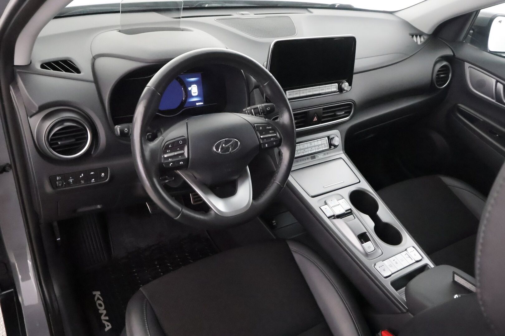 Hyundai KONA 2021 electric 64 kWh 204 hv Style MY20,5 - | ACC | ILP | HUD | Krell | LED | Puolinahat | Sähköpenkit | P.kamera | LFA | BSM | RCTA | Lämm. ratti | 3-vaihelataus | 2x renkaat aluin | 