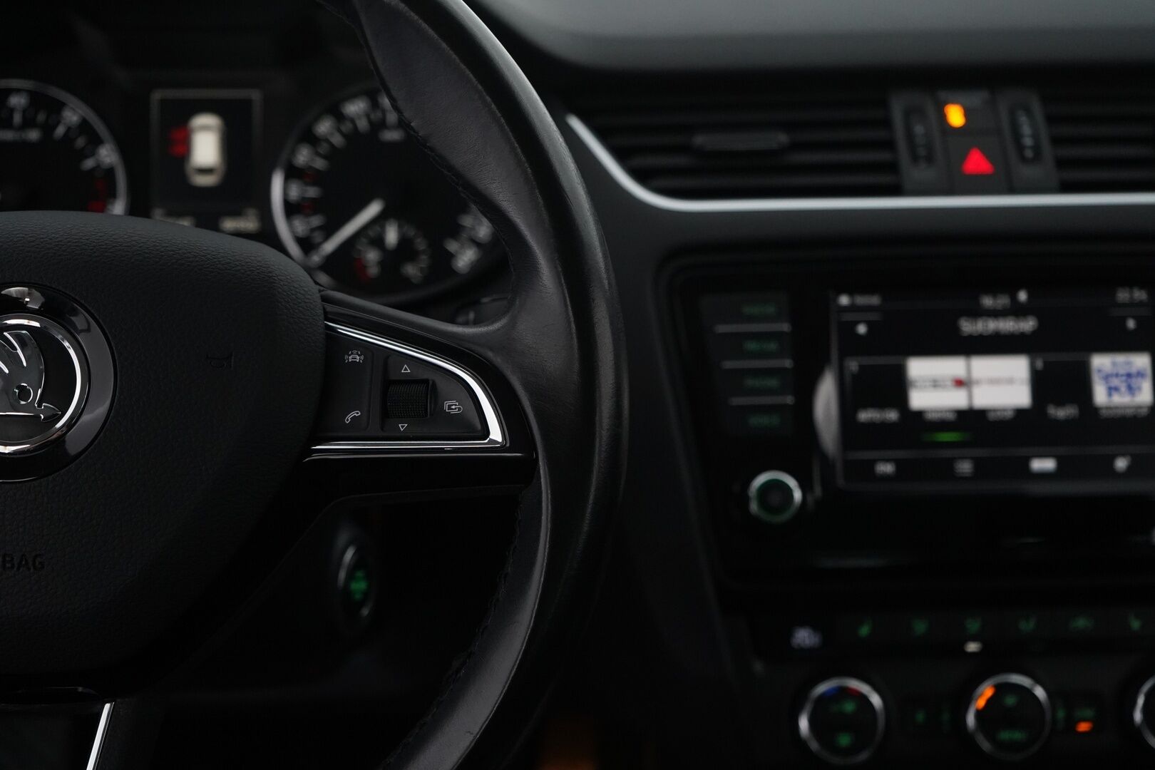 Skoda Octavia 2016 Combi 1,4 TSI Style  *Webasto / Koukku /  Vakkari / Canton / P. Tutkat / Lämmitettävä tuulilasi / Sähkökontti - Suomi-auto / Kahdet alumiinivanteet! / Särmä huoltohistoria!