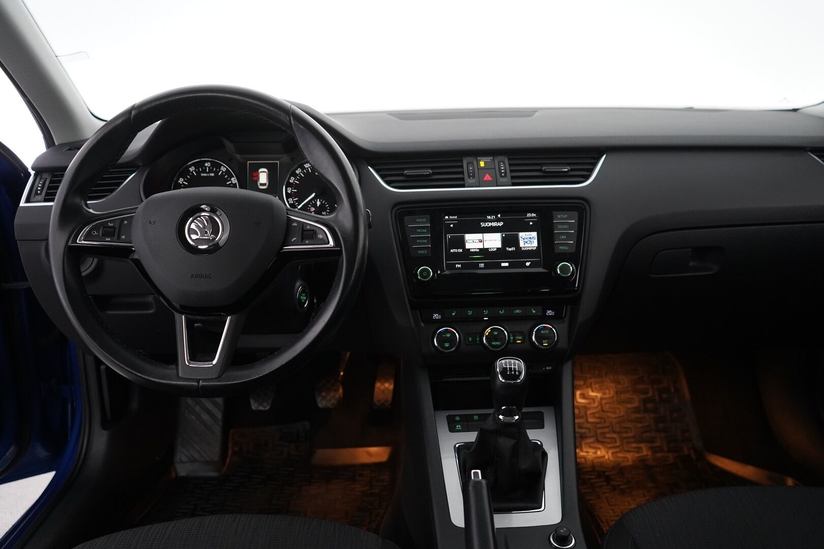 Skoda Octavia 2016 Combi 1,4 TSI Style  *Webasto / Koukku /  Vakkari / Canton / P. Tutkat / Lämmitettävä tuulilasi / Sähkökontti - Suomi-auto / Kahdet alumiinivanteet! / Särmä huoltohistoria!