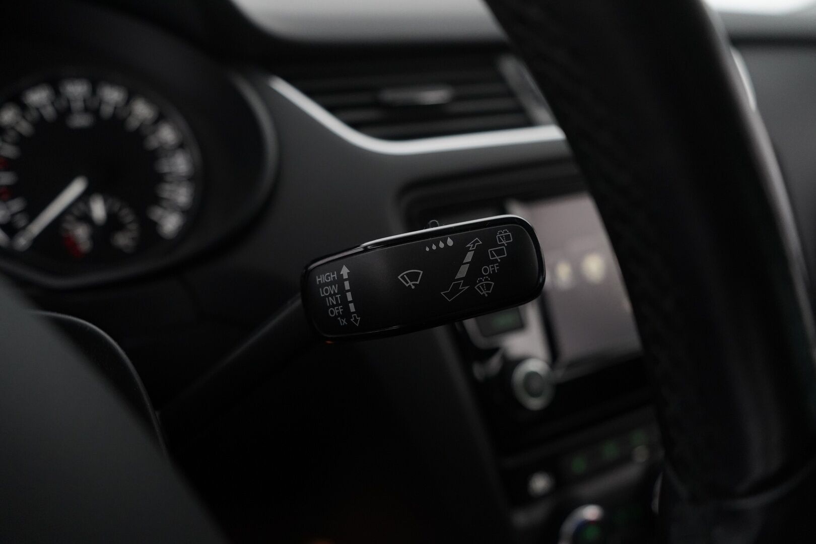 Skoda Octavia 2016 Combi 1,4 TSI Style  *Webasto / Koukku /  Vakkari / Canton / P. Tutkat / Lämmitettävä tuulilasi / Sähkökontti - Suomi-auto / Kahdet alumiinivanteet! / Särmä huoltohistoria!