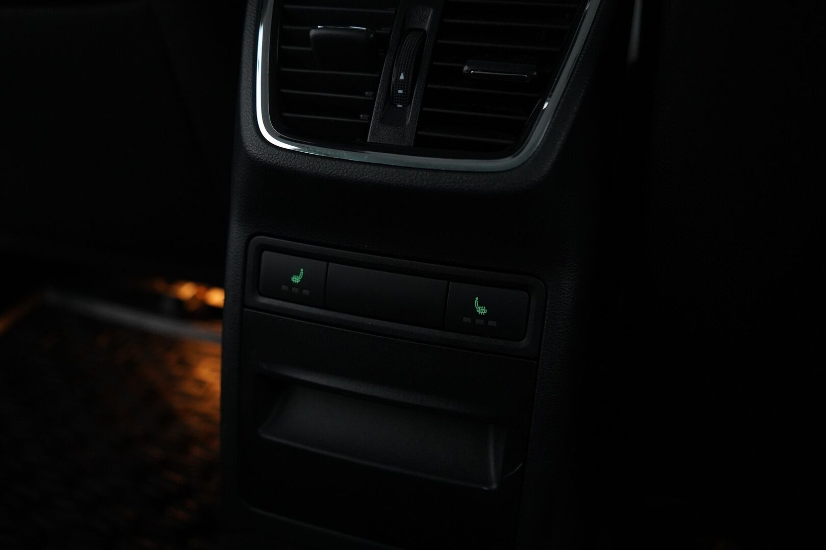 Skoda Octavia 2016 Combi 1,4 TSI Style  *Webasto / Koukku /  Vakkari / Canton / P. Tutkat / Lämmitettävä tuulilasi / Sähkökontti - Suomi-auto / Kahdet alumiinivanteet! / Särmä huoltohistoria!