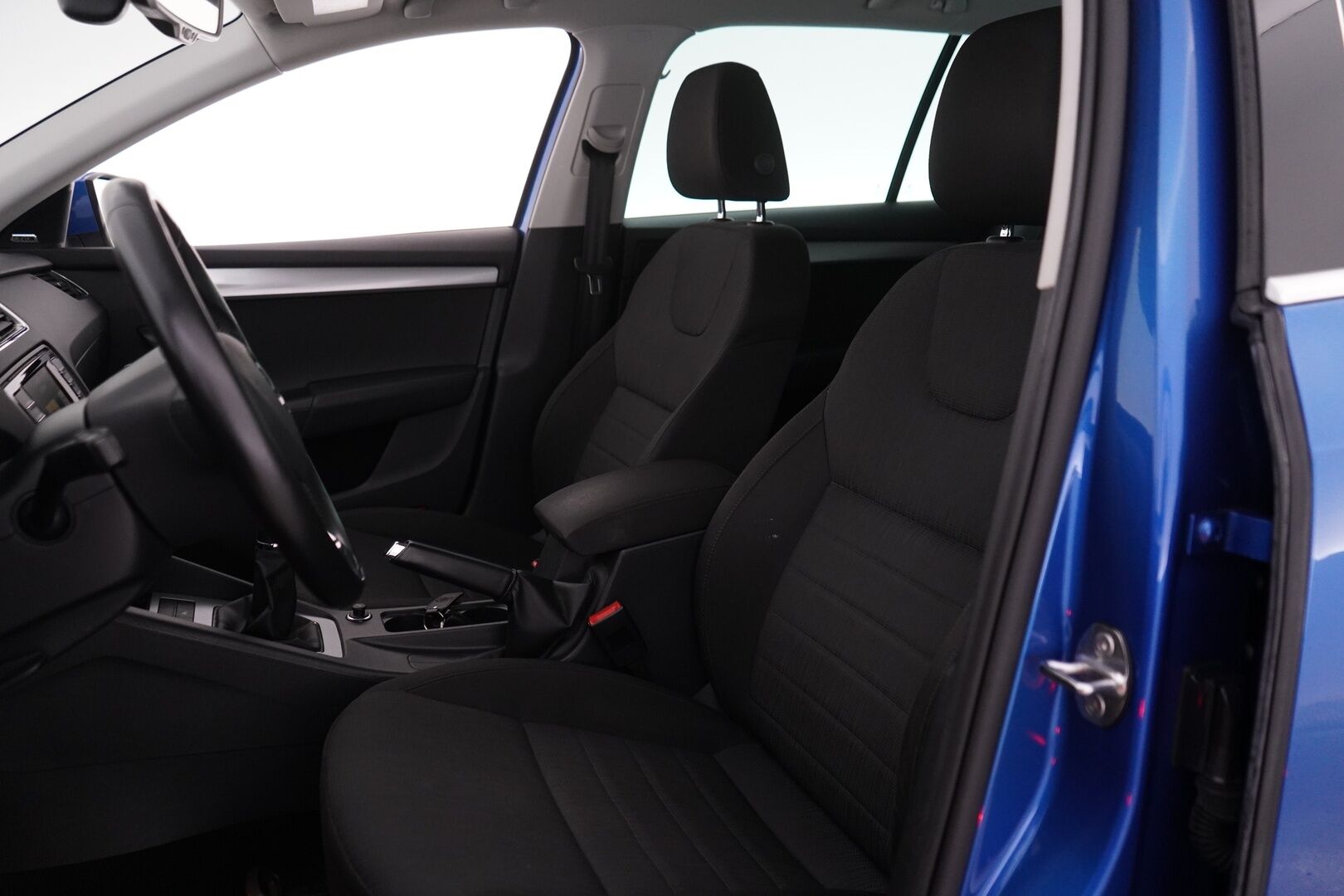 Skoda Octavia 2016 Combi 1,4 TSI Style  *Webasto / Koukku /  Vakkari / Canton / P. Tutkat / Lämmitettävä tuulilasi / Sähkökontti - Suomi-auto / Kahdet alumiinivanteet! / Särmä huoltohistoria!