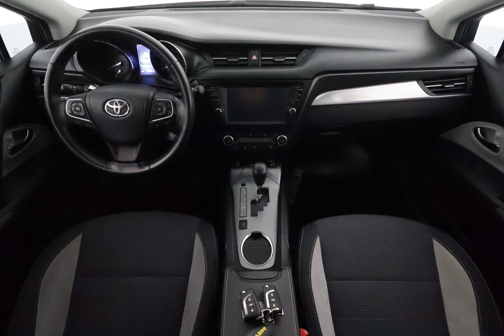 Toyota Avensis 2018 1,8 Valvematic Active Edition Touring Sports Multidrive S *Vakkari / P.kamera / Lohkolämmitin / LED / Navi / Koukku* - Suomi-auto / Kahdet renkaat aluvanteilla / Merkkihuollettu