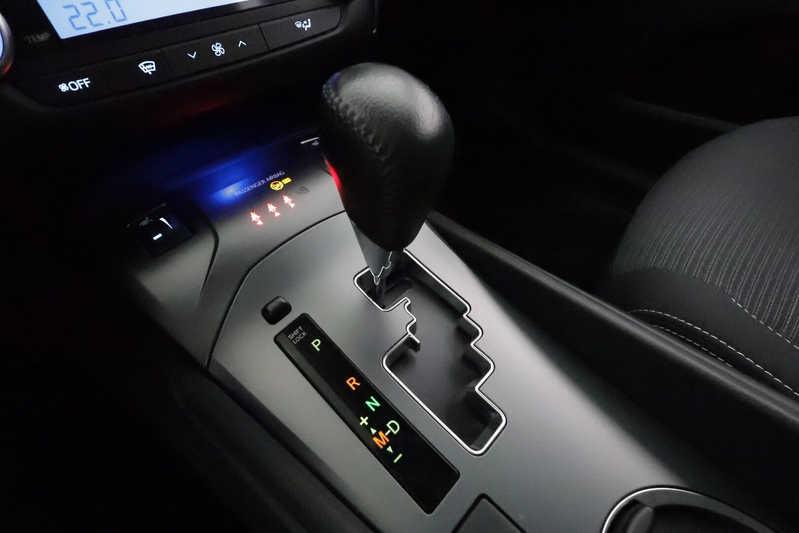 Toyota Avensis 2018 1,8 Valvematic Active Edition Touring Sports Multidrive S *Vakkari / P.kamera / Lohkolämmitin / LED / Navi / Koukku* - Suomi-auto / Kahdet renkaat aluvanteilla / Merkkihuollettu
