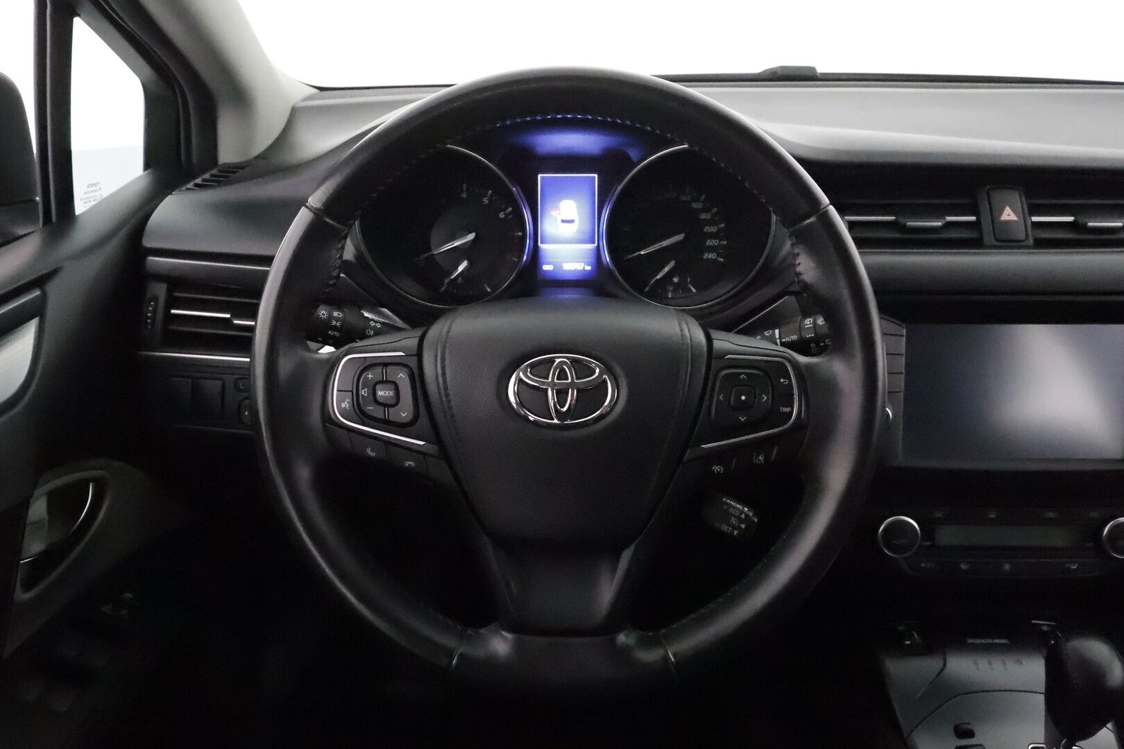 Toyota Avensis 2018 1,8 Valvematic Active Edition Touring Sports Multidrive S *Vakkari / P.kamera / Lohkolämmitin / LED / Navi / Koukku* - Suomi-auto / Kahdet renkaat aluvanteilla / Merkkihuollettu