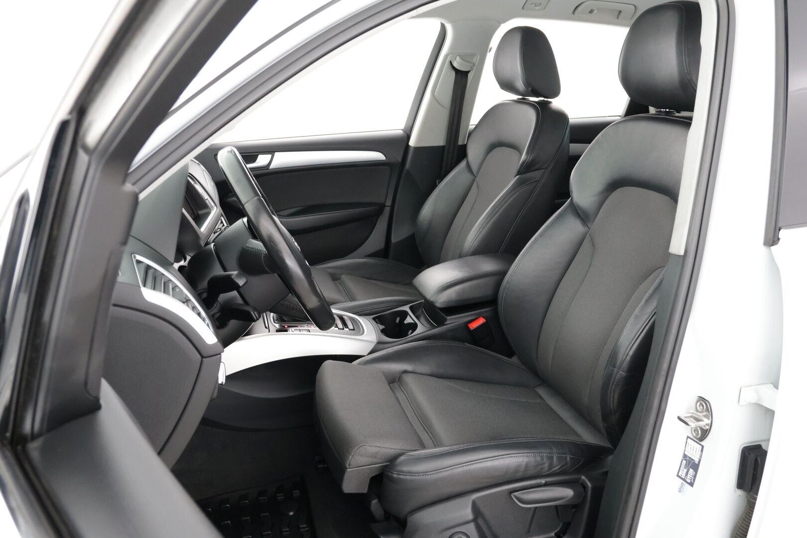 Audi Q5 2017 2,0 TDI 120 kW quattro S tronic - Webasto kaukosäätimellä / KeyLessGo - avaimeton käynnistys / Led Ajovalot