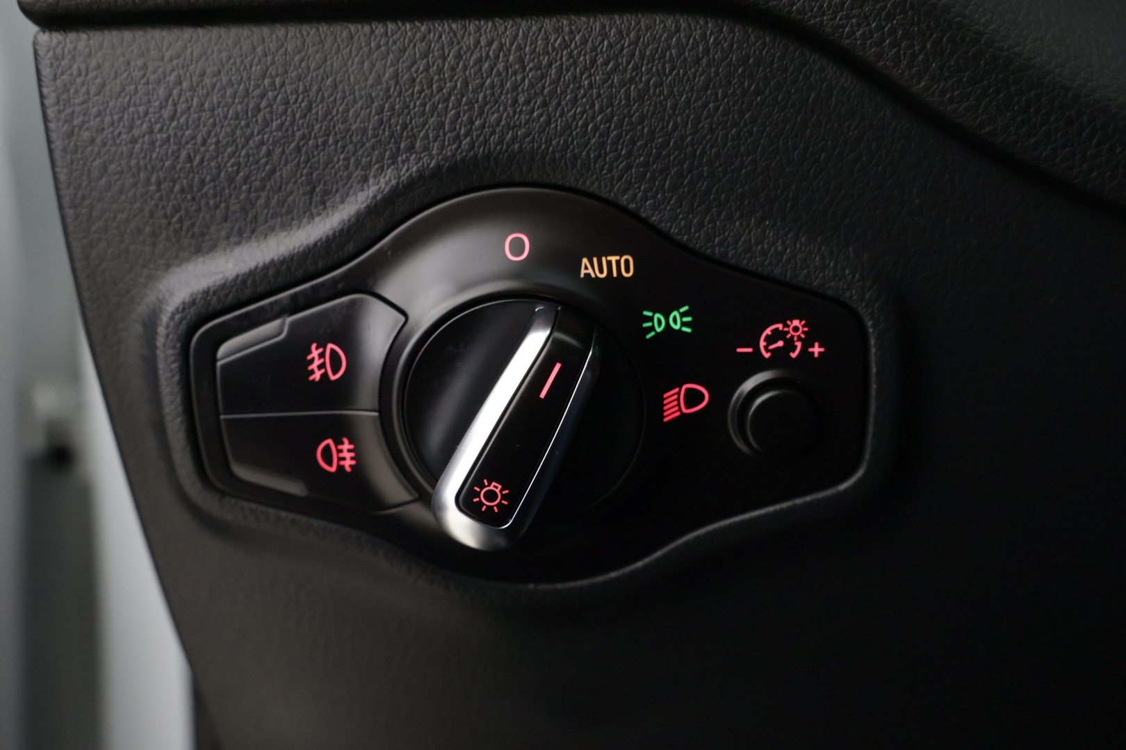 Audi Q5 2017 2,0 TDI 120 kW quattro S tronic - Webasto kaukosäätimellä / KeyLessGo - avaimeton käynnistys / Led Ajovalot