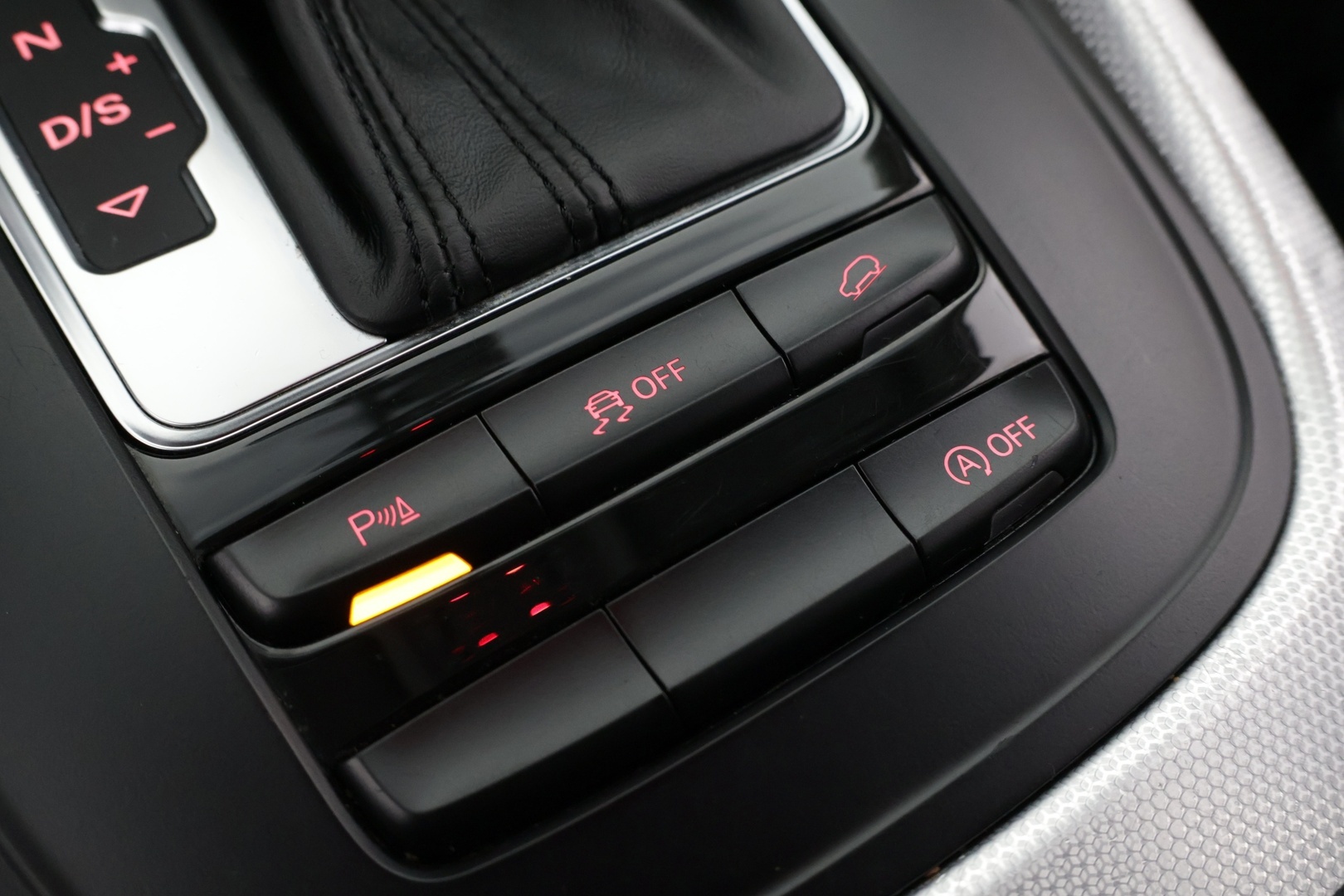 Audi Q5 2017 2,0 TDI 120 kW quattro S tronic - Webasto kaukosäätimellä / KeyLessGo - avaimeton käynnistys / Led Ajovalot