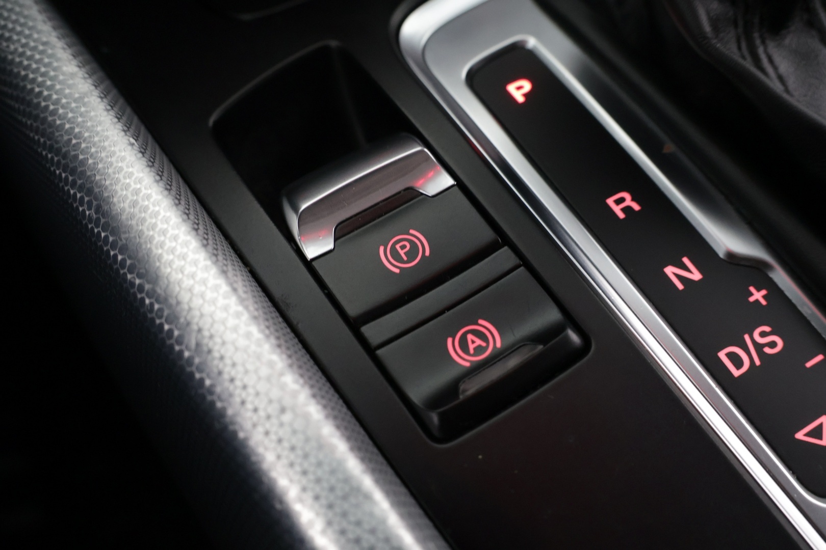 Audi Q5 2017 2,0 TDI 120 kW quattro S tronic - Webasto kaukosäätimellä / KeyLessGo - avaimeton käynnistys / Led Ajovalot