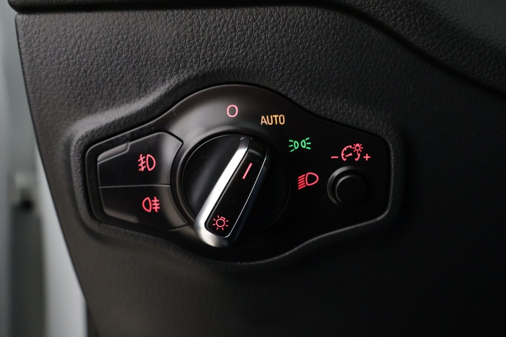 Audi Q5 2017 2,0 TDI 120 kW quattro S tronic - Webasto kaukosäätimellä / KeyLessGo - avaimeton käynnistys / Led Ajovalot