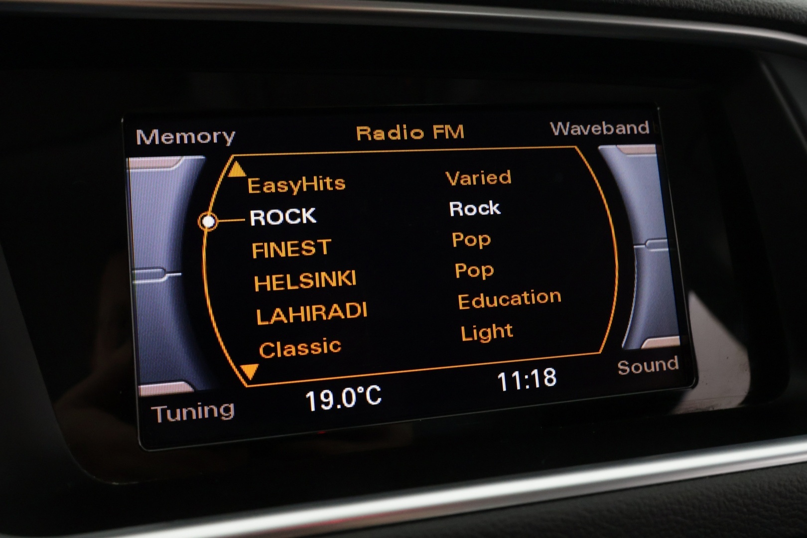 Audi Q5 2017 2,0 TDI 120 kW quattro S tronic - Webasto kaukosäätimellä / KeyLessGo - avaimeton käynnistys / Led Ajovalot