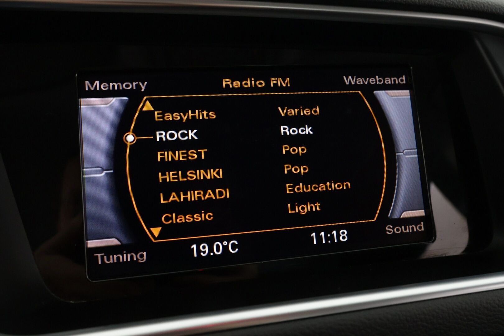 Audi Q5 2017 2,0 TDI 120 kW quattro S tronic - Webasto kaukosäätimellä / KeyLessGo - avaimeton käynnistys / Led Ajovalot