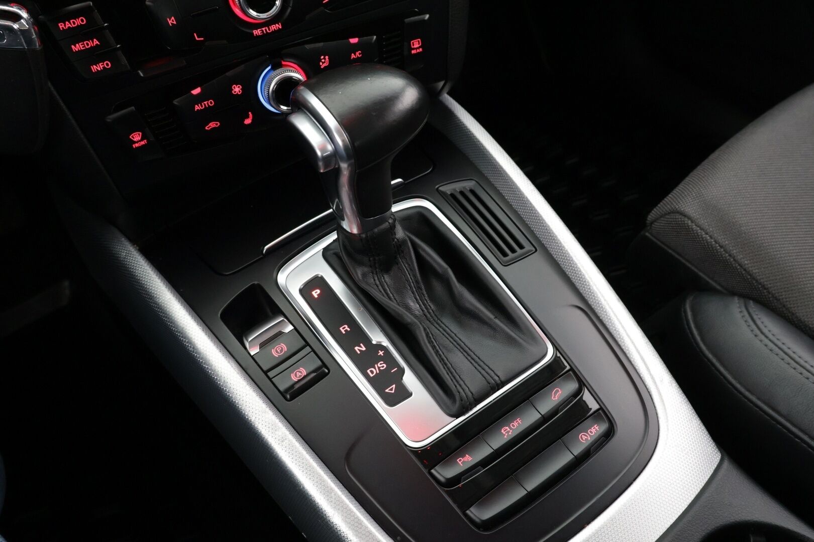 Audi Q5 2017 2,0 TDI 120 kW quattro S tronic - Webasto kaukosäätimellä / KeyLessGo - avaimeton käynnistys / Led Ajovalot