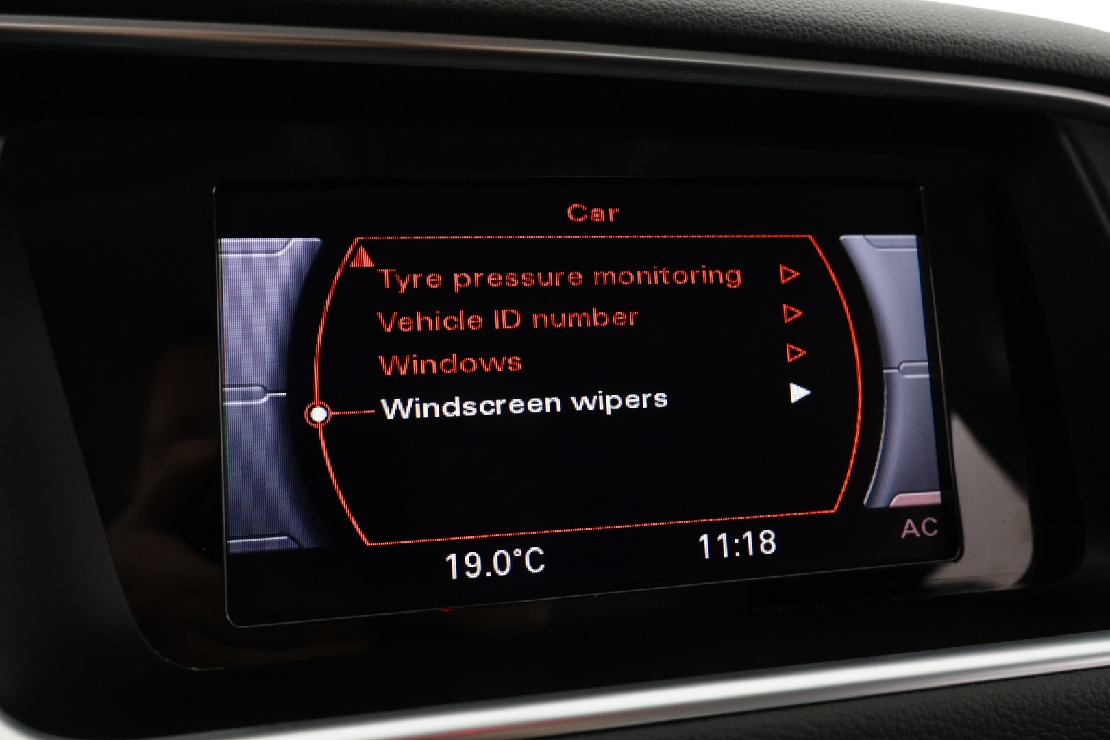 Audi Q5 2017 2,0 TDI 120 kW quattro S tronic - Webasto kaukosäätimellä / KeyLessGo - avaimeton käynnistys / Led Ajovalot