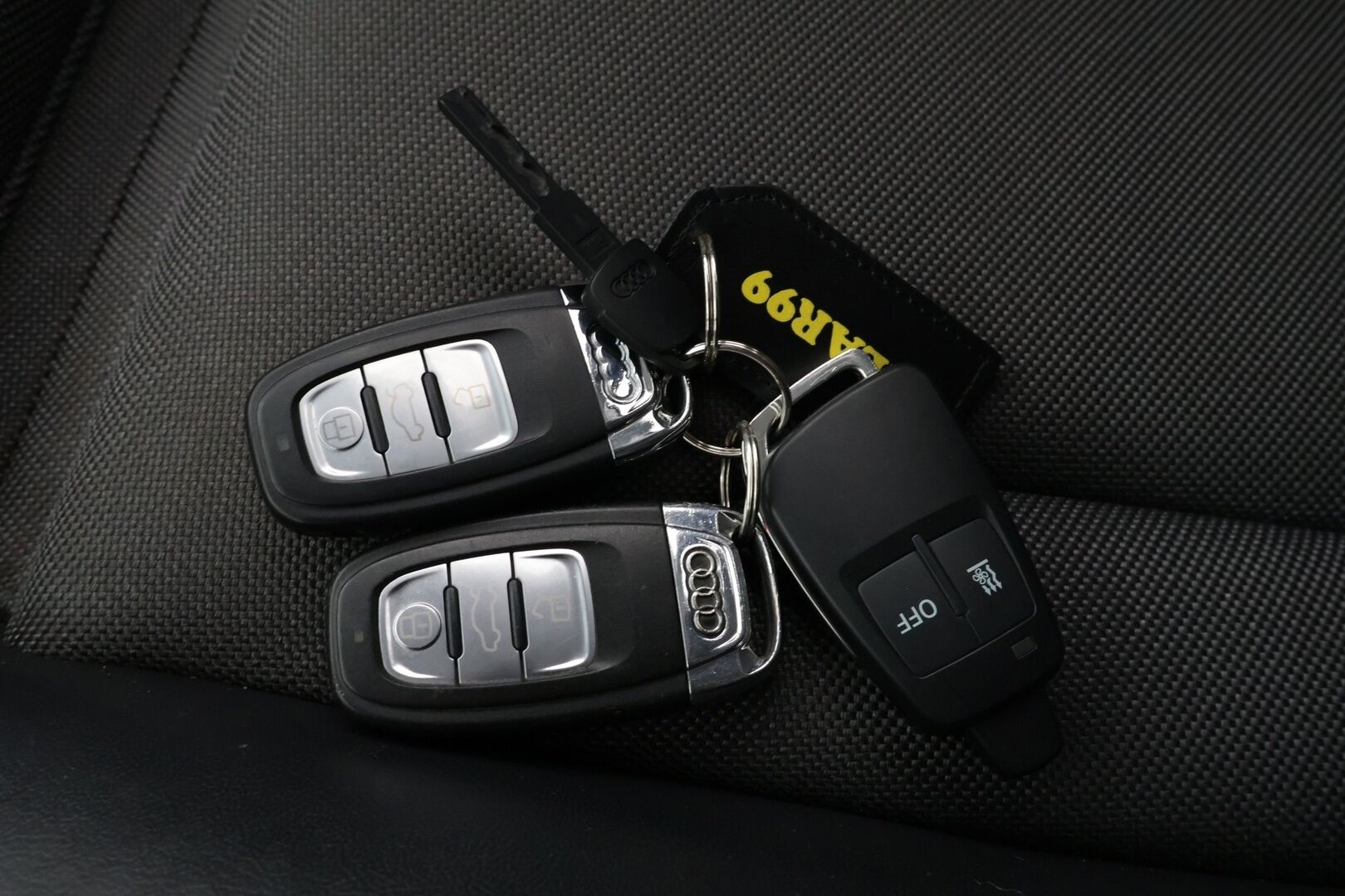 Audi Q5 2017 2,0 TDI 120 kW quattro S tronic * Webasto / Vakkari / KeyLess / Led-ajovalot / Vetokoukku * - Webasto kaukosäätimellä / KeyLessGo - avaimeton käynnistys / Led Ajovalot - HULLUT AVAJAISHULINAT KORKOTARJOUS 3,29 %