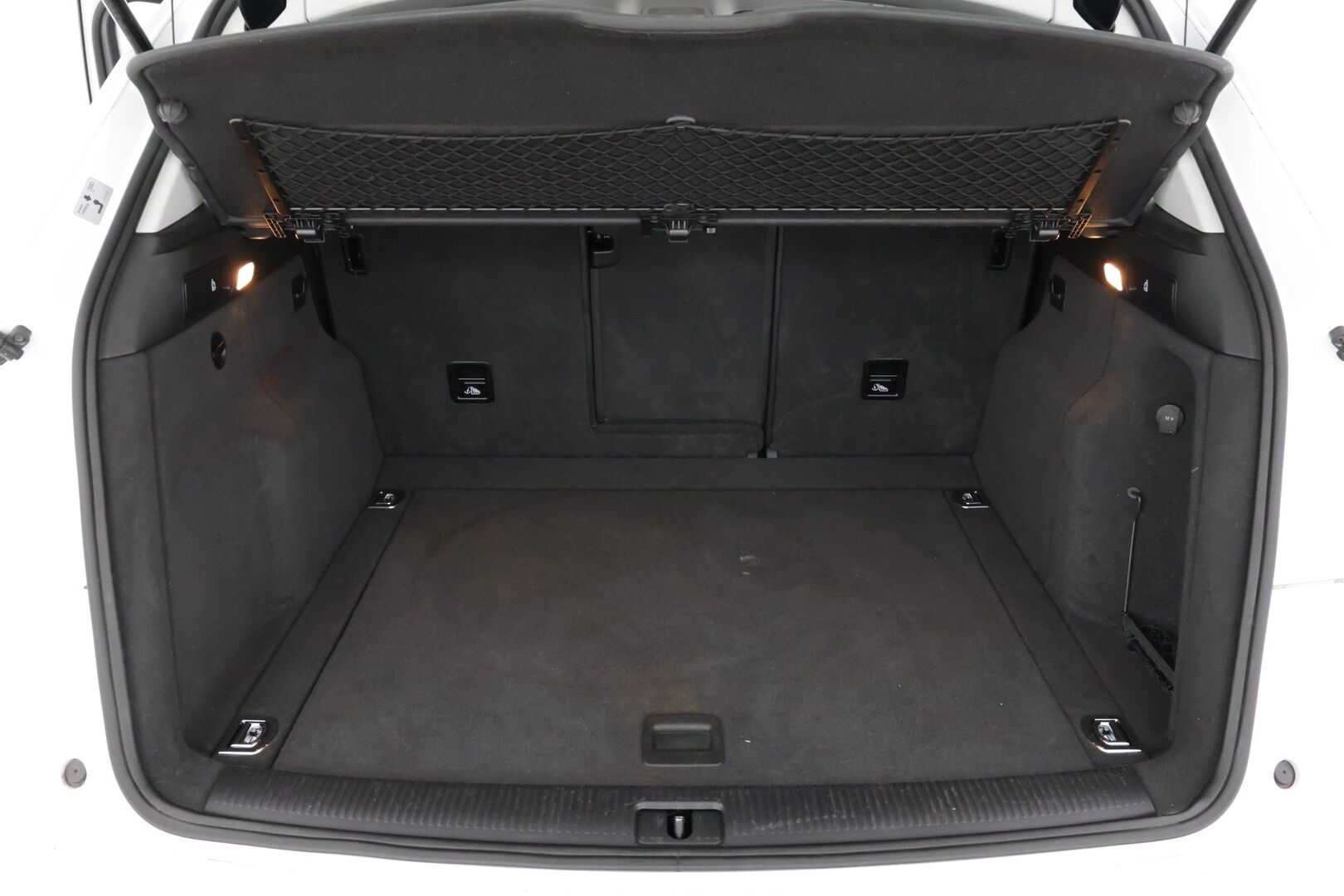 Audi Q5 2017 2,0 TDI 120 kW quattro S tronic * Webasto / Vakkari / KeyLess / Led-ajovalot / Vetokoukku * - Webasto kaukosäätimellä / KeyLessGo - avaimeton käynnistys / Led Ajovalot - HULLUT AVAJAISHULINAT KORKOTARJOUS 3,29 %