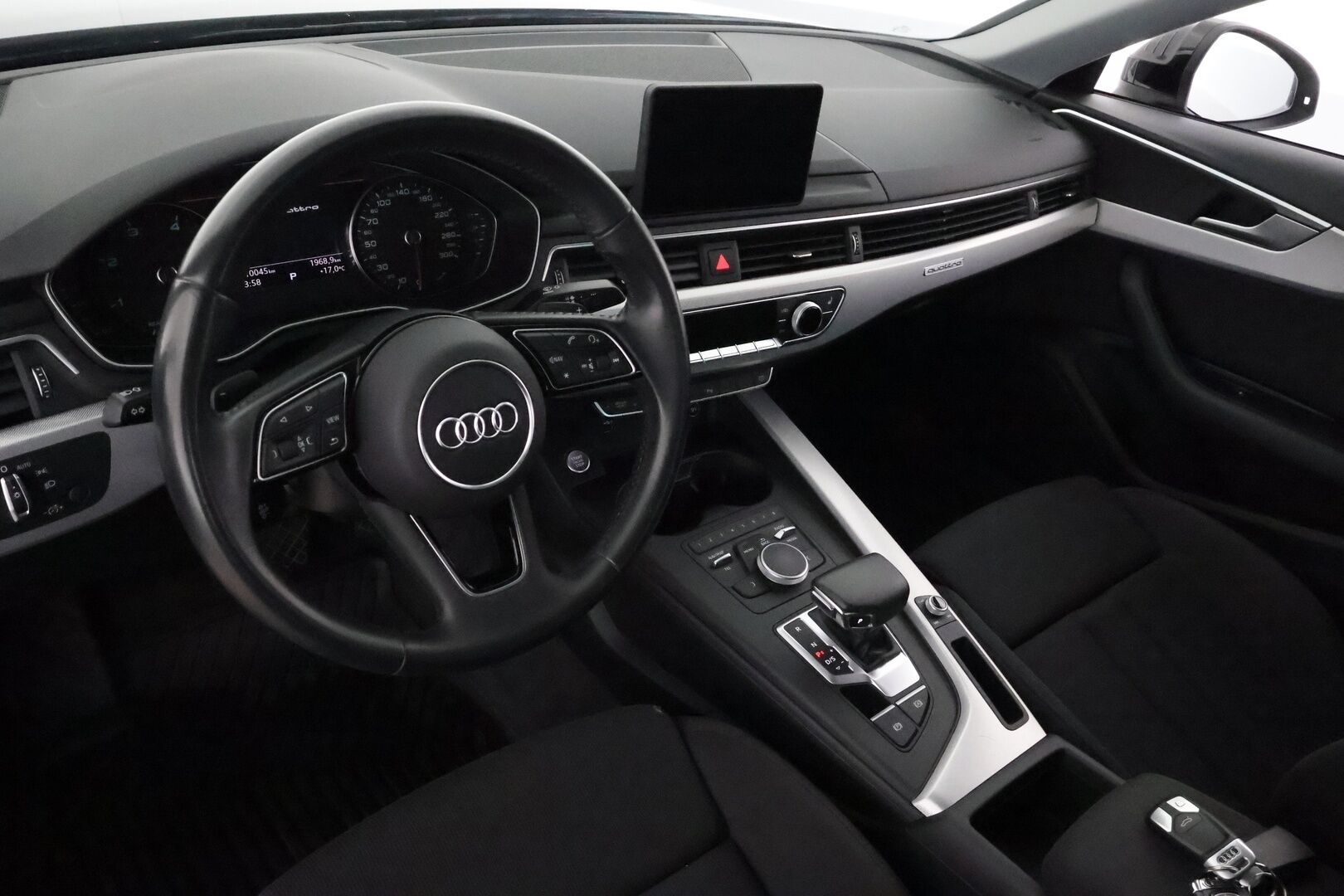 AUDI A4 2018 Sedan Business Sport Comfort S line Edition 2,0 TDI quattro S tronic **Webasto / Vakkari / Koukku / Sporttipenkit** - Suomi-auto / Kahdet renkaat aluvanteilla / P.tutkat