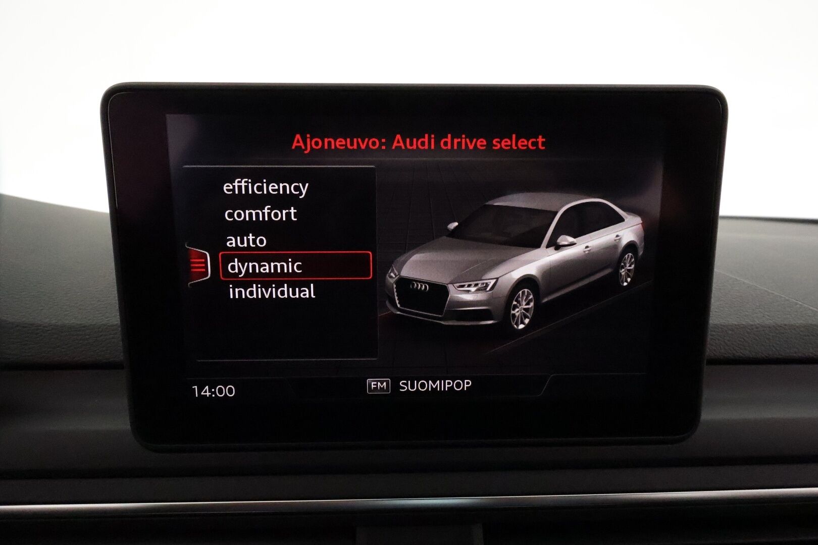 AUDI A4 2018 Sedan Business Sport Comfort S line Edition 2,0 TDI quattro S tronic **Webasto / Vakkari / Koukku / Sporttipenkit** - Suomi-auto / Kahdet renkaat aluvanteilla / P.tutkat