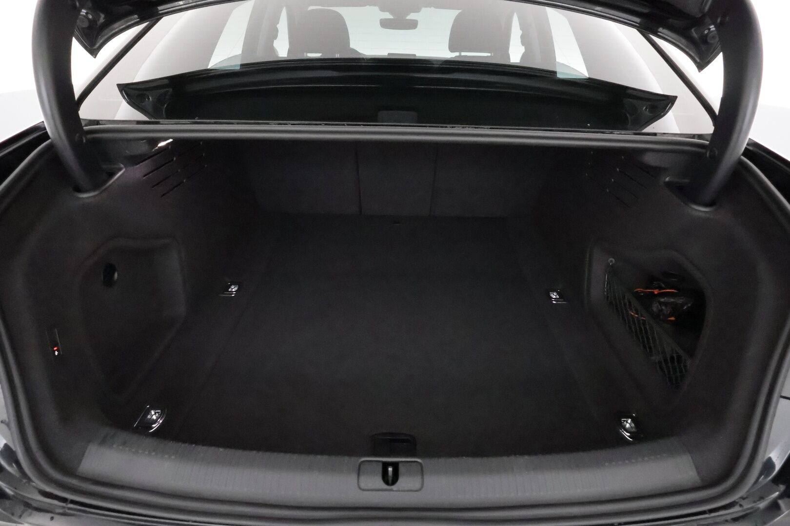 AUDI A4 2018 Sedan Business Sport Comfort S line Edition 2,0 TDI quattro S tronic **Webasto / Vakkari / Koukku / Sporttipenkit** - Suomi-auto / Kahdet renkaat aluvanteilla / P.tutkat