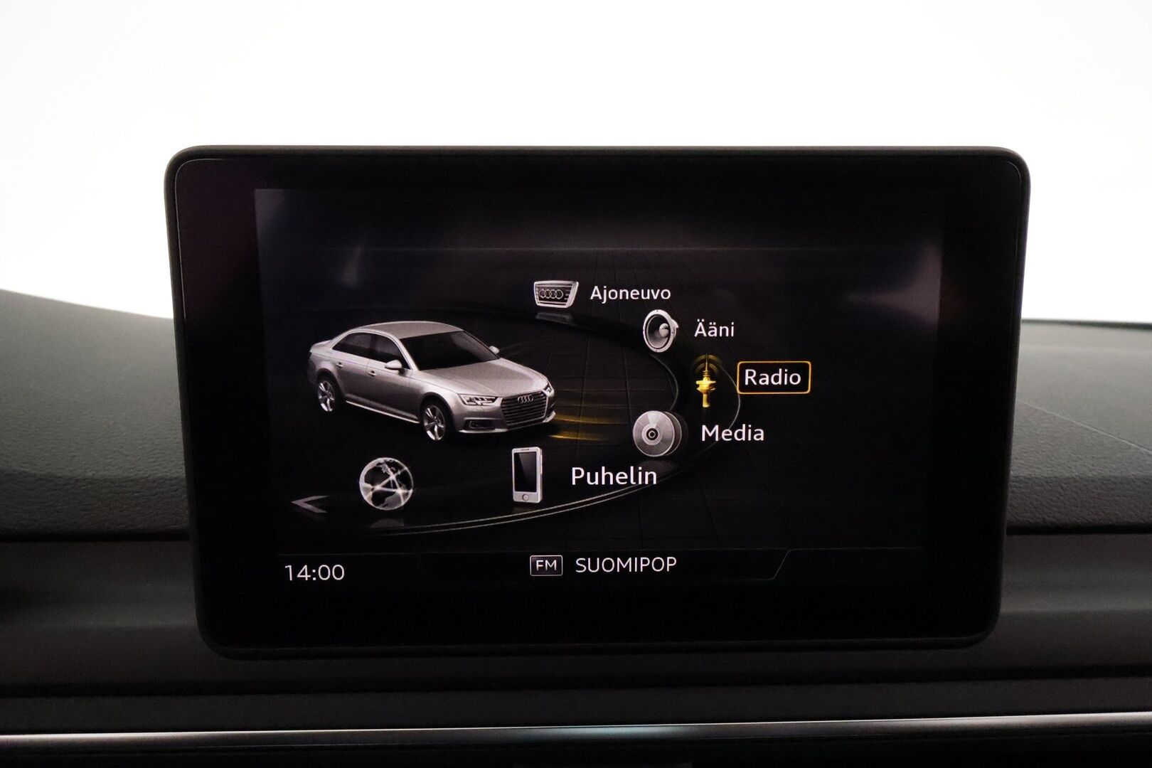 AUDI A4 2018 Sedan Business Sport Comfort S line Edition 2,0 TDI quattro S tronic **Webasto / Vakkari / Koukku / Sporttipenkit** - Suomi-auto / Kahdet renkaat aluvanteilla / P.tutkat
