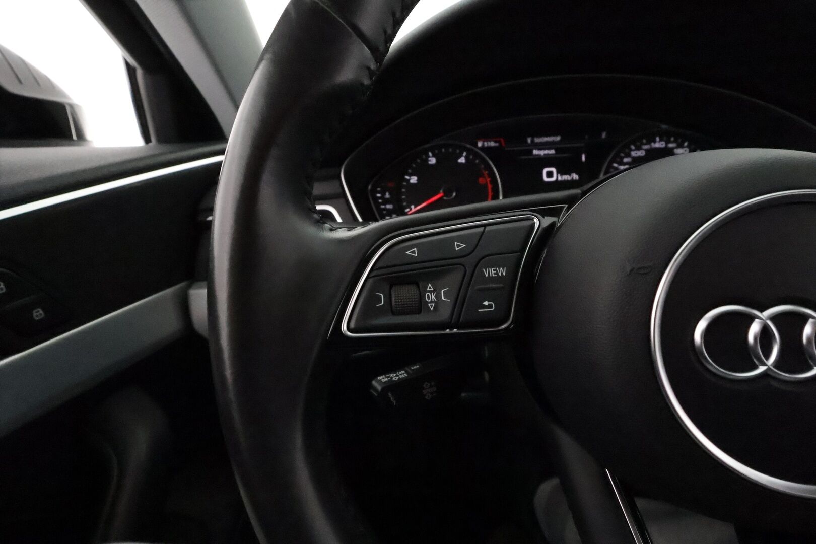 AUDI A4 2018 Sedan Business Sport Comfort S line Edition 2,0 TDI quattro S tronic **Webasto / Vakkari / Koukku / Sporttipenkit** - Suomi-auto / Kahdet renkaat aluvanteilla / P.tutkat