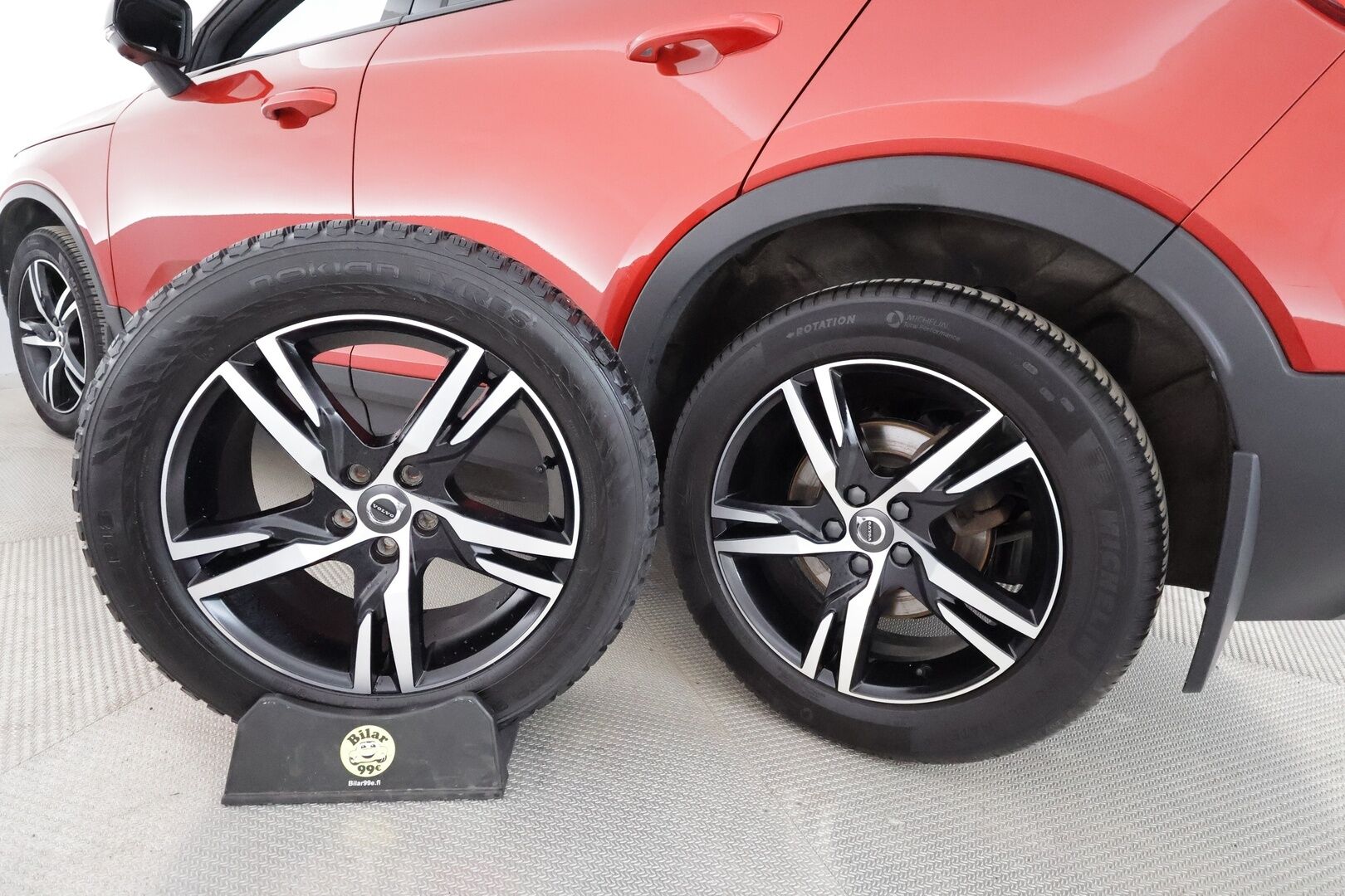 Volvo XC40 2018 D4 AWD R-Design First Edition aut ** 1-Om Suomi auto / Adapt.vakkari / Koukku / Pa-lisälämmitin / 360 kamera / Full LED / Nahkasisusta - 3,99 % KORKOTARJOUS TÄHÄN AUTOON - Digimittari / Navi / 2x renkaat 