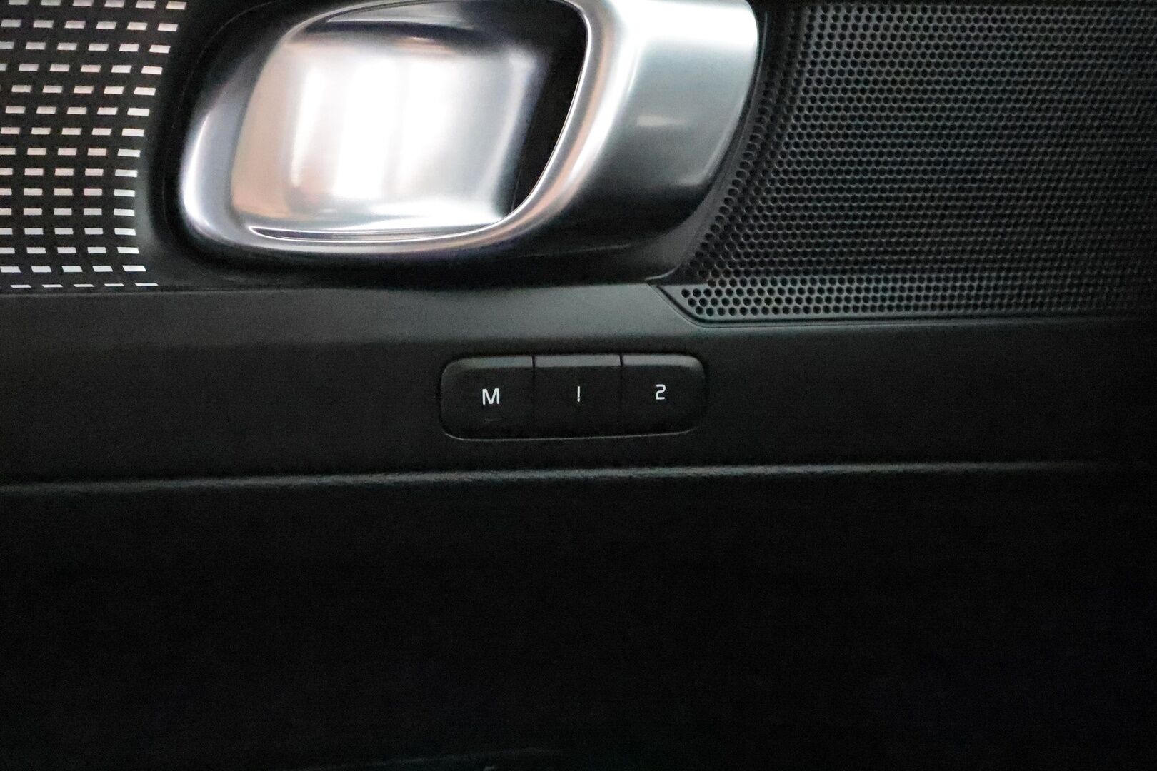 Volvo XC40 2018 D4 AWD R-Design First Edition aut ** 1-Om Suomi auto / Adapt.vakkari / Koukku / Pa-lisälämmitin / 360 kamera / Full LED / Nahkasisusta - 3,99 % KORKOTARJOUS TÄHÄN AUTOON - Digimittari / Navi / 2x renkaat 