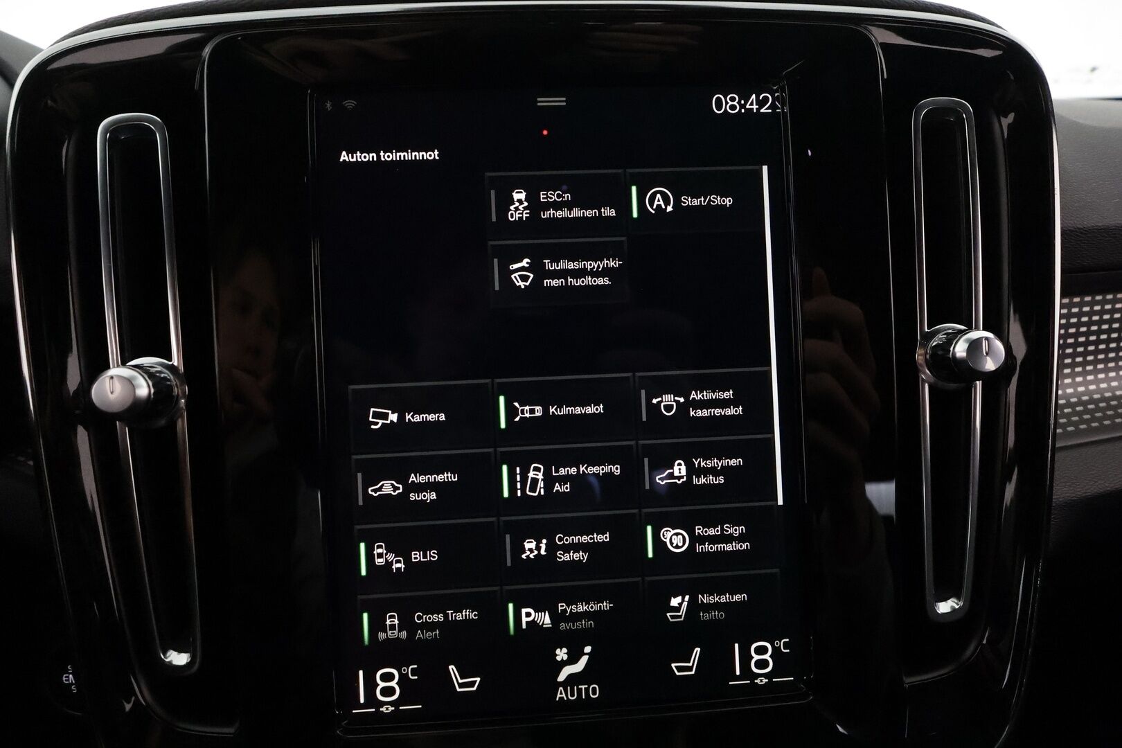 Volvo XC40 2018 D4 AWD R-Design First Edition aut ** 1-Om Suomi auto / Adapt.vakkari / Koukku / Pa-lisälämmitin / 360 kamera / Full LED / Nahkasisusta - 3,99 % KORKOTARJOUS TÄHÄN AUTOON - Digimittari / Navi / 2x renkaat 