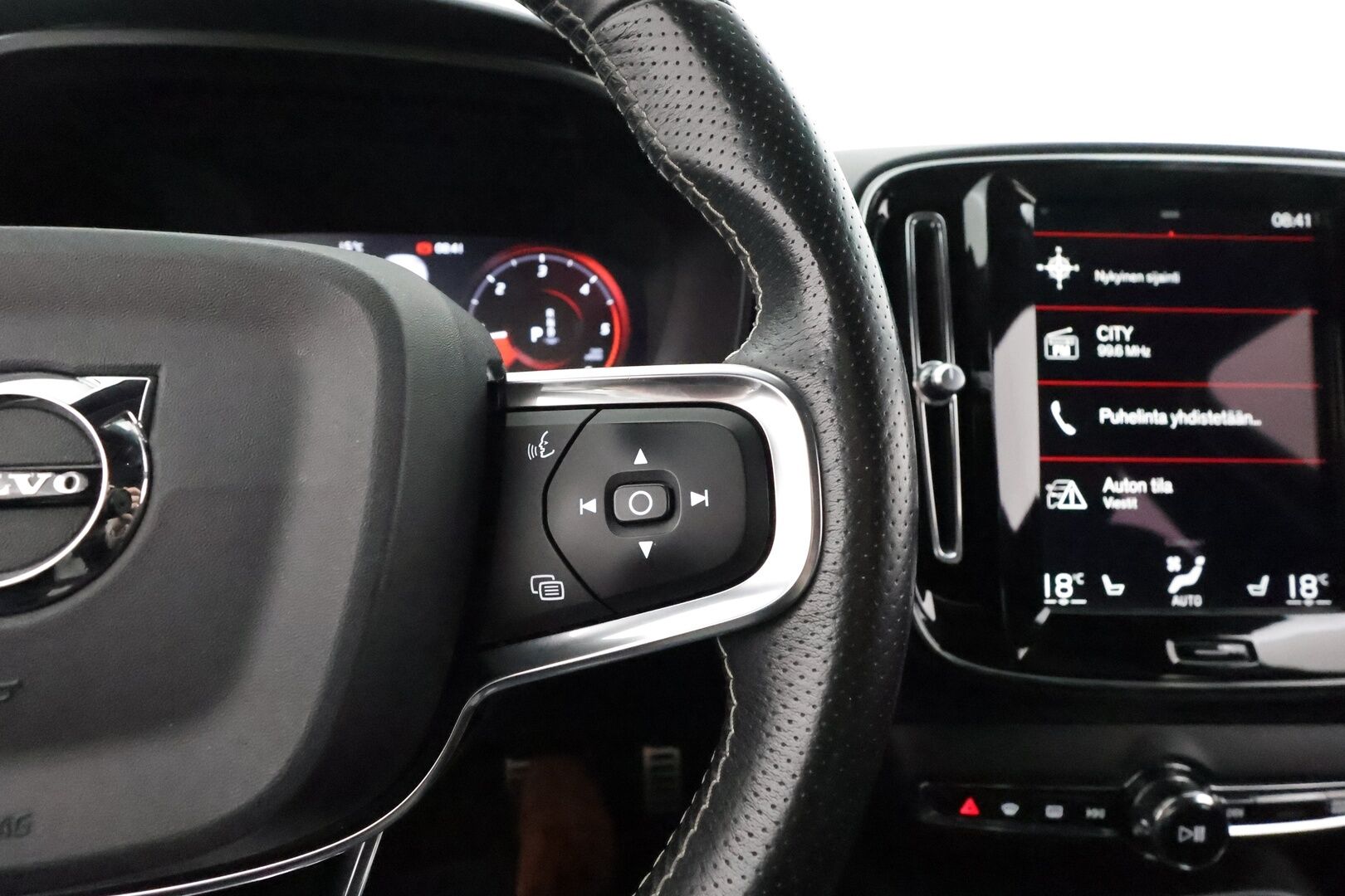 Volvo XC40 2018 D4 AWD R-Design First Edition aut ** 1-Om Suomi auto / Adapt.vakkari / Koukku / Pa-lisälämmitin / 360 kamera / Full LED / Nahkasisusta - 3,99 % KORKOTARJOUS TÄHÄN AUTOON - Digimittari / Navi / 2x renkaat 