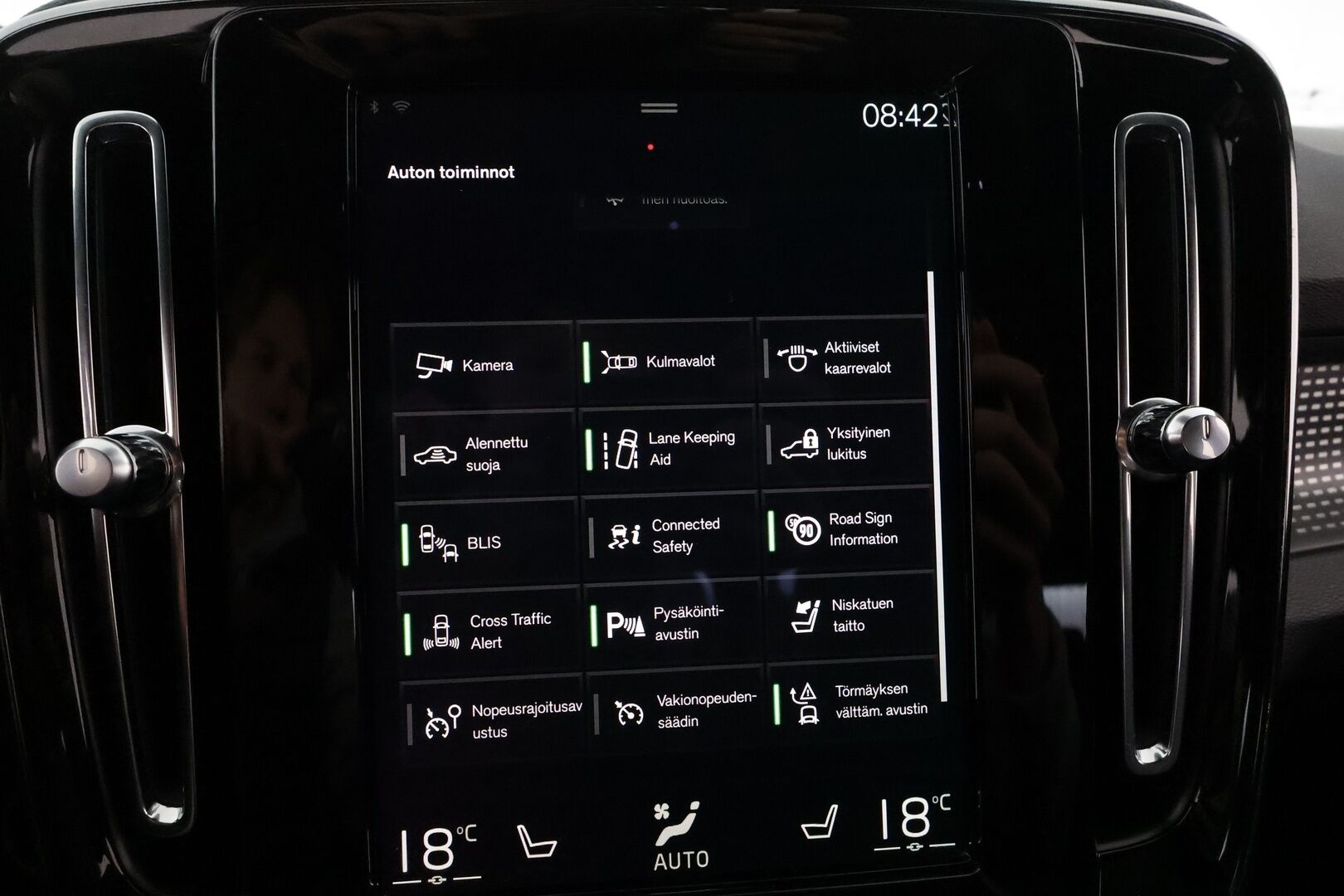 Volvo XC40 2018 D4 AWD R-Design First Edition aut ** 1-Om Suomi auto / Adapt.vakkari / Koukku / Pa-lisälämmitin / 360 kamera / Full LED / Nahkasisusta - 3,99 % KORKOTARJOUS TÄHÄN AUTOON - Digimittari / Navi / 2x renkaat 