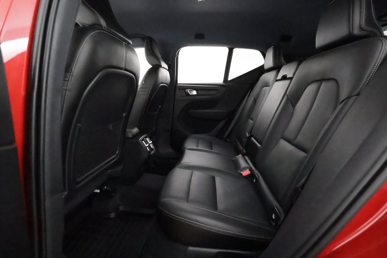 Volvo XC40 2018 D4 AWD R-Design First Edition aut ** 1-Om Suomi auto / Adapt.vakkari / Koukku / Pa-lisälämmitin / 360 kamera / Full LED / Nahkasisusta - 3,99 % KORKOTARJOUS TÄHÄN AUTOON - Digimittari / Navi / 2x renkaat 