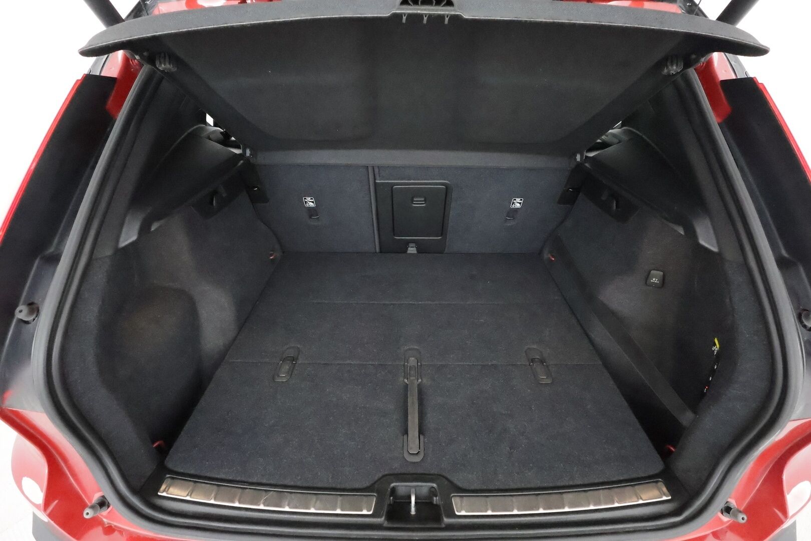 Volvo XC40 2018 D4 AWD R-Design First Edition aut ** 1-Om Suomi auto / Adapt.vakkari / Koukku / Pa-lisälämmitin / 360 kamera / Full LED / Nahkasisusta - 3,99 % KORKOTARJOUS TÄHÄN AUTOON - Digimittari / Navi / 2x renkaat 