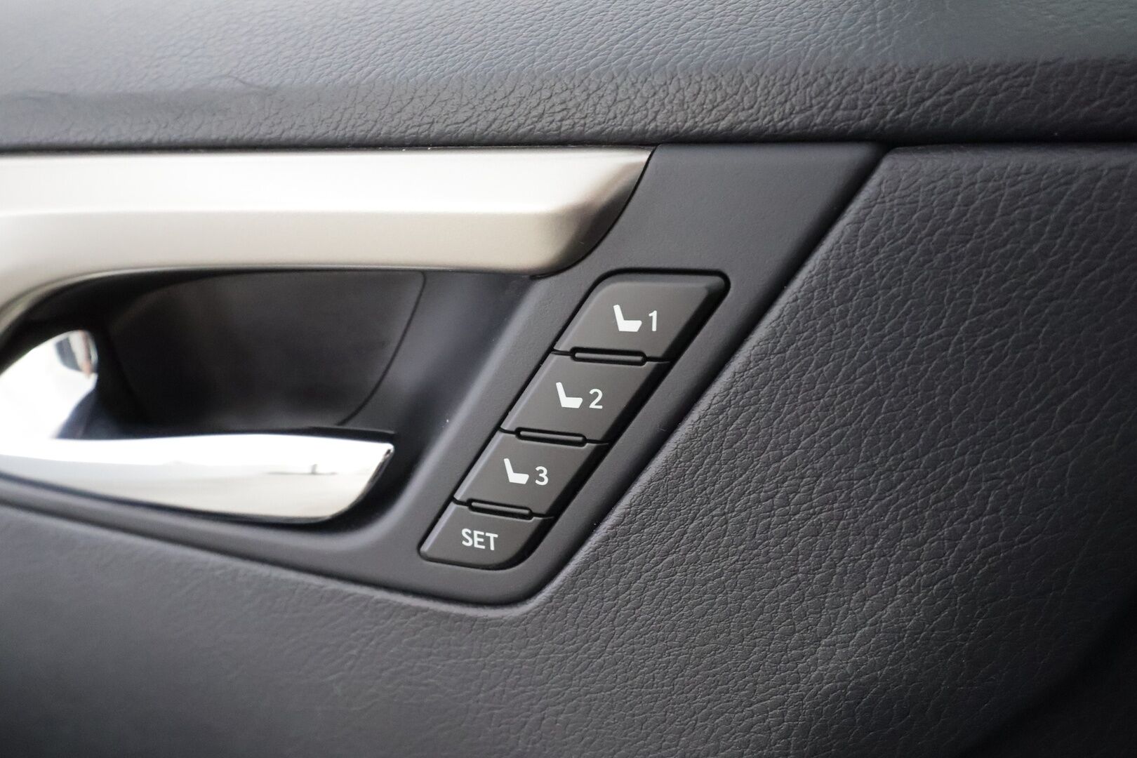 Lexus RX 2017 450h Hybrid 4WD A Executive * ACC / LED / P.Kamera / Ilmastoitu Muistipenkki / Navi / Kaistavahti / Keyless * - Kahdet renkaat