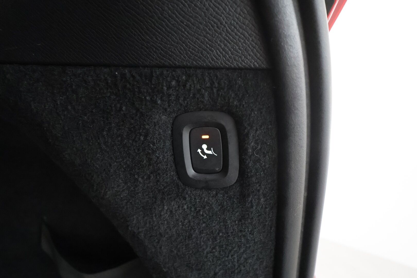 Volvo XC90 2017 T8 Twin Engine AWD R-Design aut 7-P * B&W / ACC / P.kamera / Panorama / HUD / Webasto / Full LED / Koukku / Muistipenkit * - Kahdet renkaat aluvanteilla / Huippuvarusteet