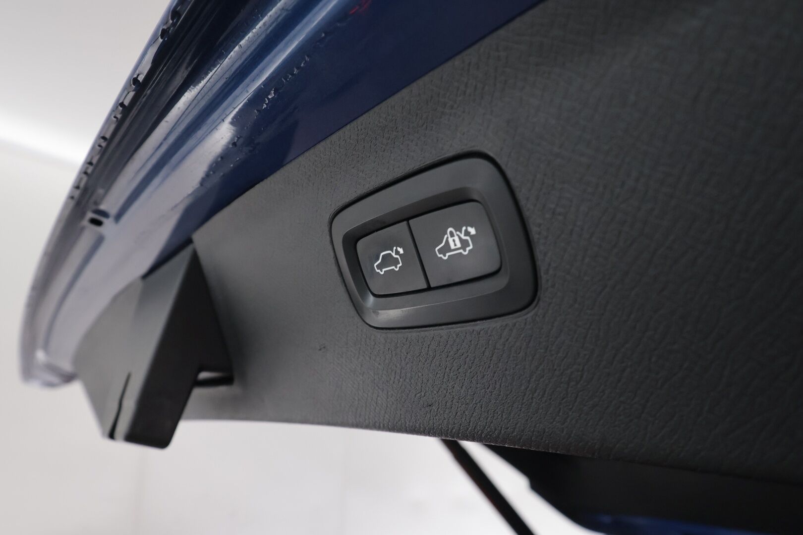 Volvo XC90 2017 T8 Twin Engine AWD R-Design aut 7-P - | Webasto | Koukku | HUD | Panorama | B&W | ACC | Full-LED | P.kamera | Sporttinahat Muistilla | Kaistavahti | Navi | Katveavustin | Keyless | 2x Latauskaapelit | Kahdet renkaat | 