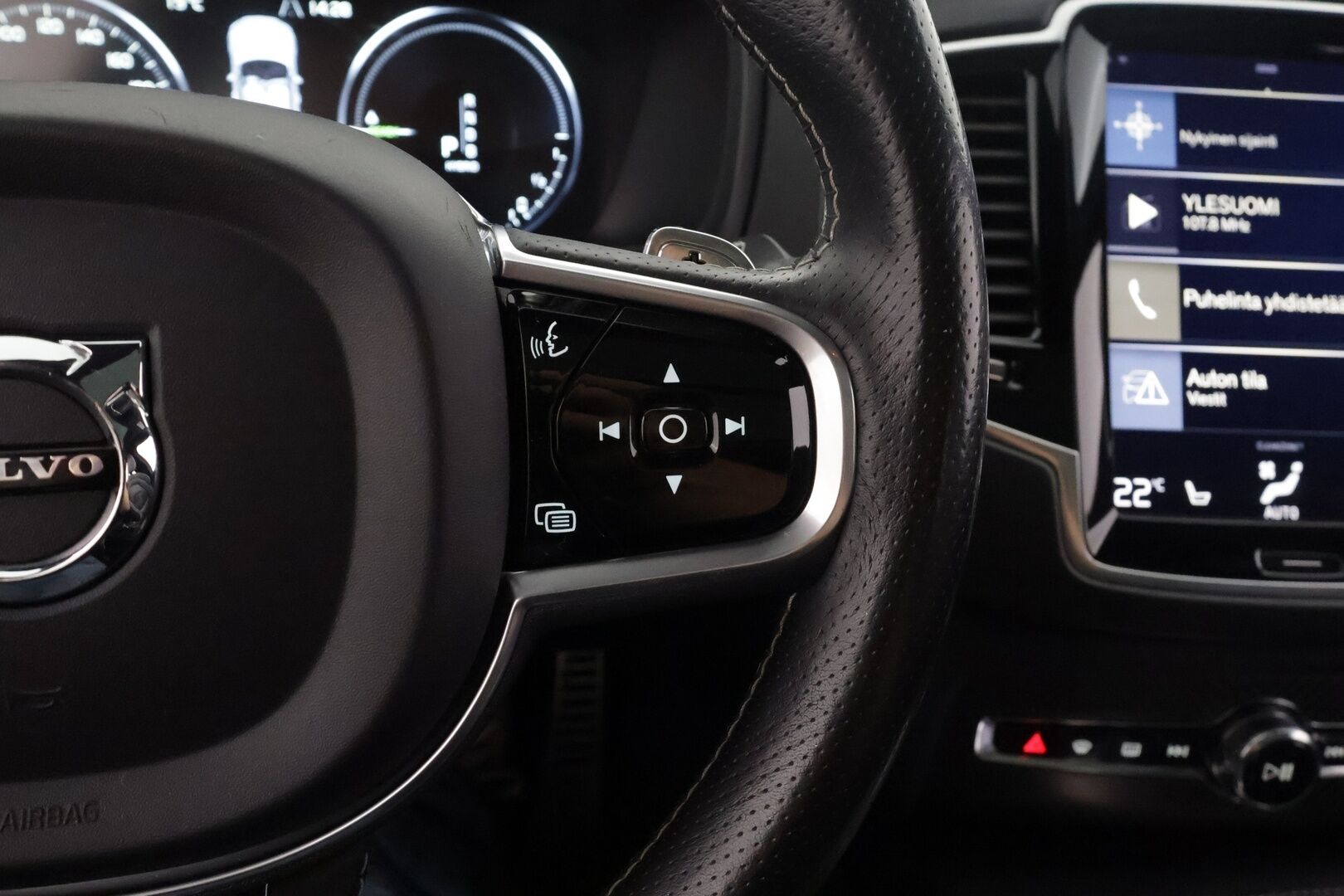 Volvo XC90 2017 T8 Twin Engine AWD R-Design aut 7-P - | Webasto | Koukku | HUD | Panorama | B&W | ACC | Full-LED | P.kamera | Sporttinahat Muistilla | Kaistavahti | Navi | Katveavustin | Keyless | 2x Latauskaapelit | Kahdet renkaat | 